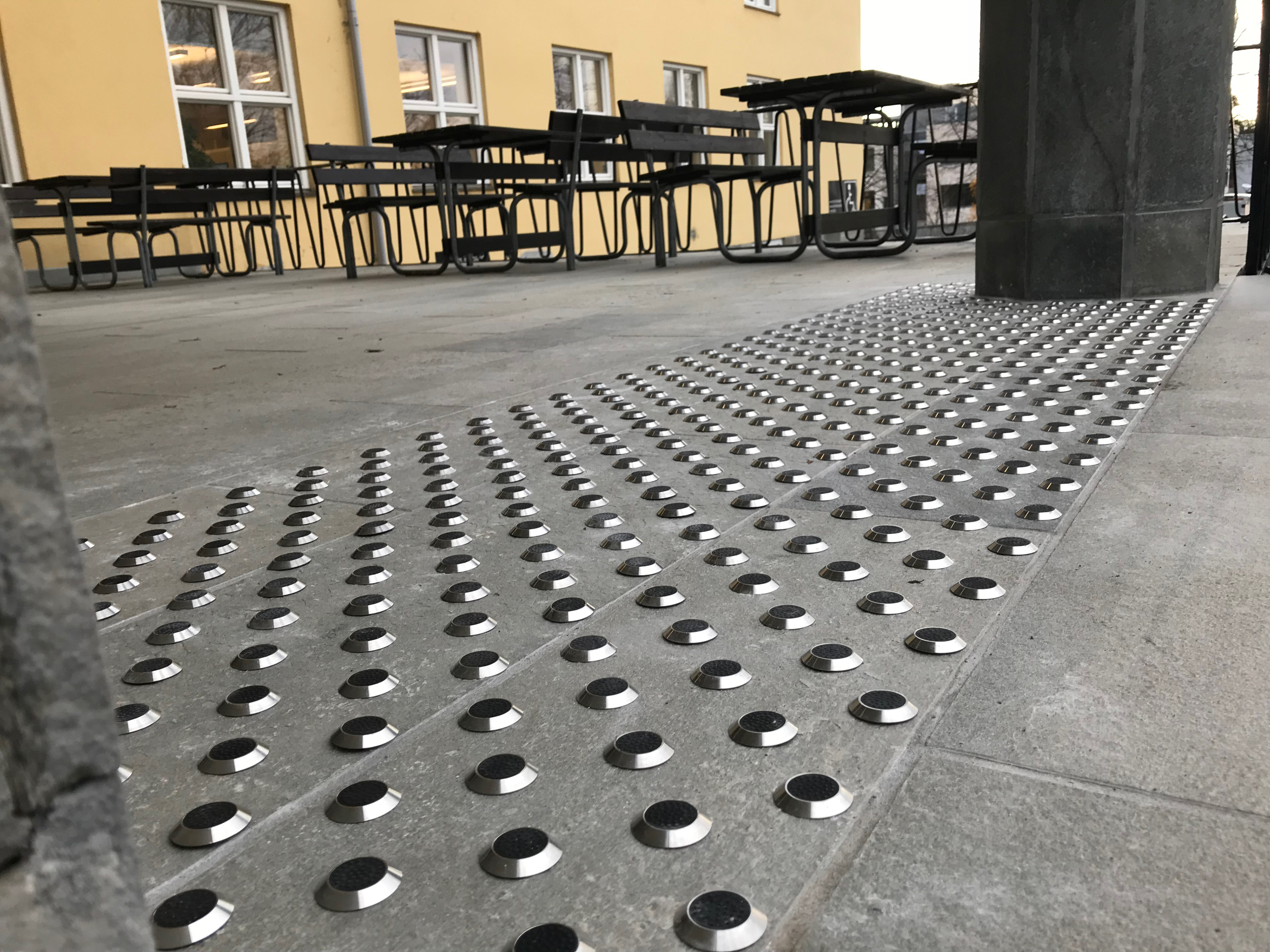 Stål elementer med Desmopan ilegg