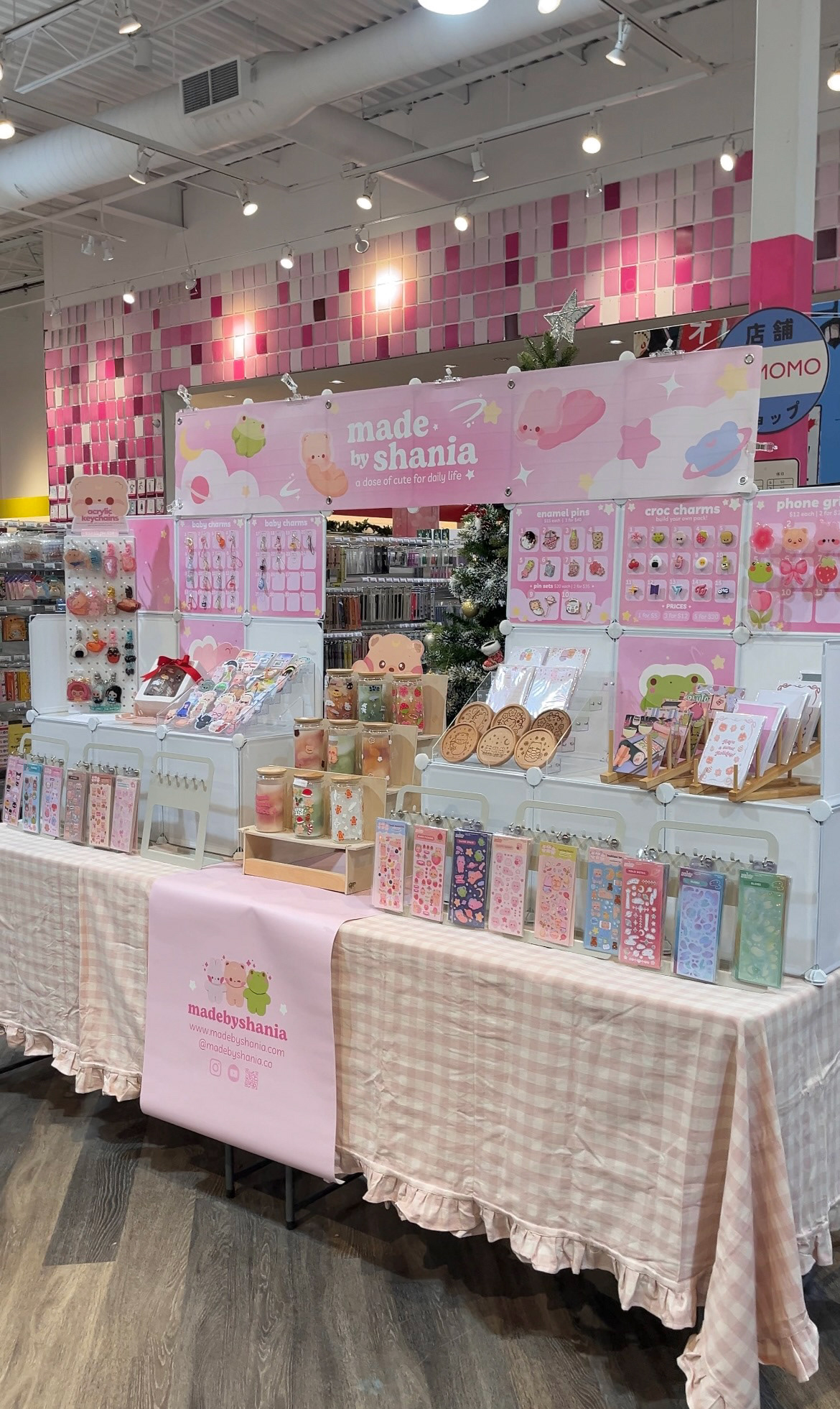 8 foot display