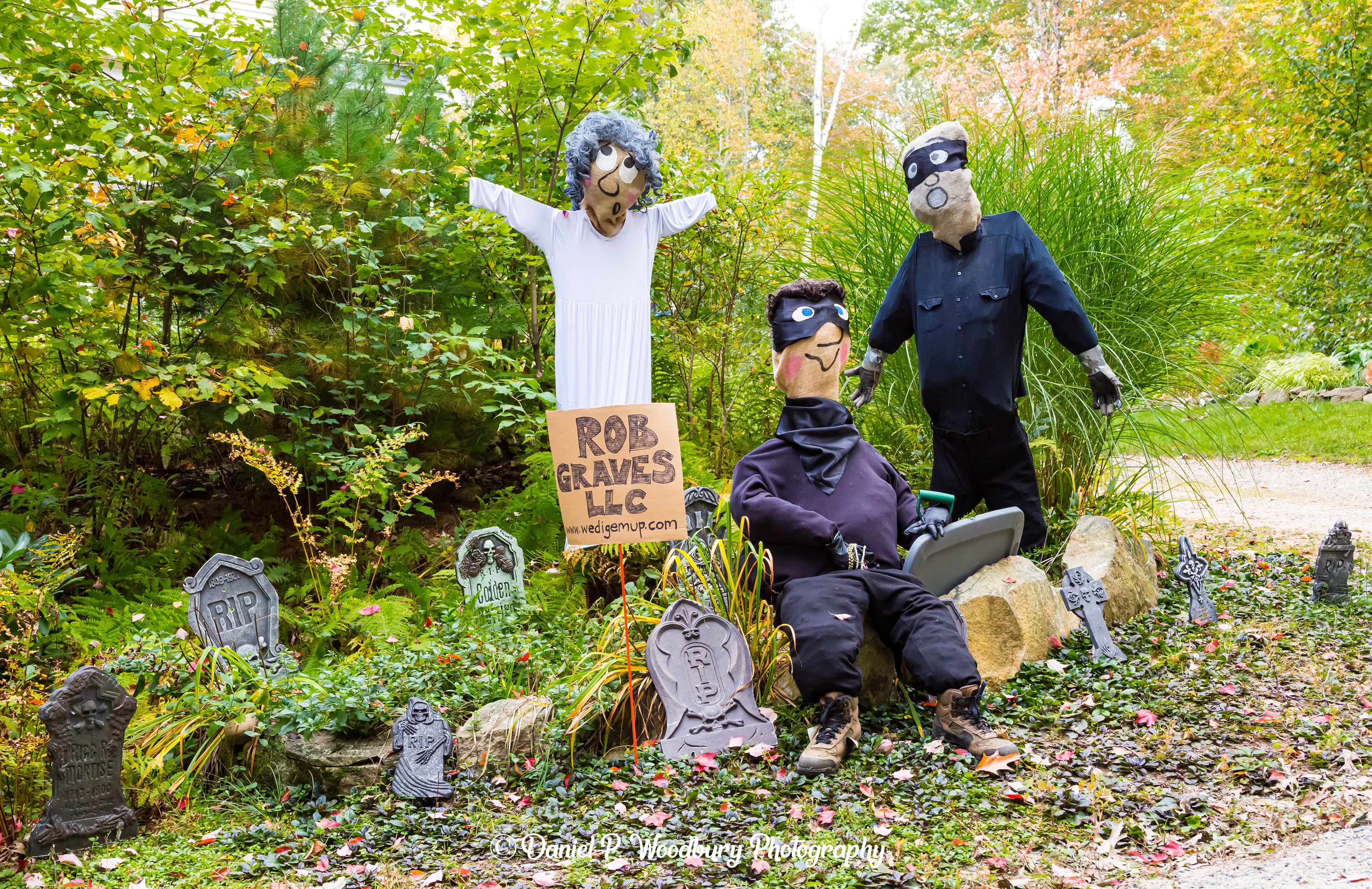 Grave Robbin' Scarecrows