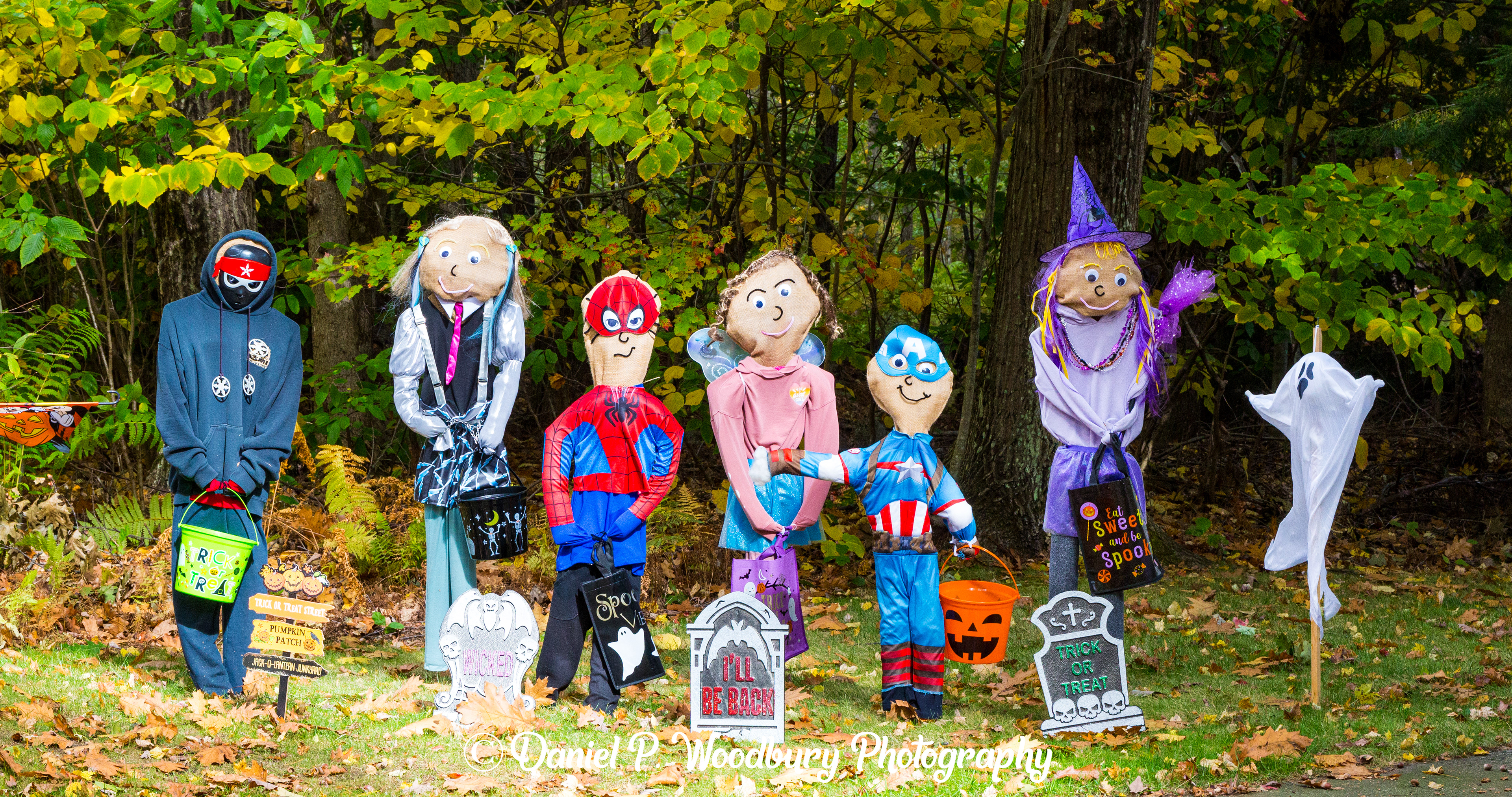 Treak Or Treatin' Scarecrows