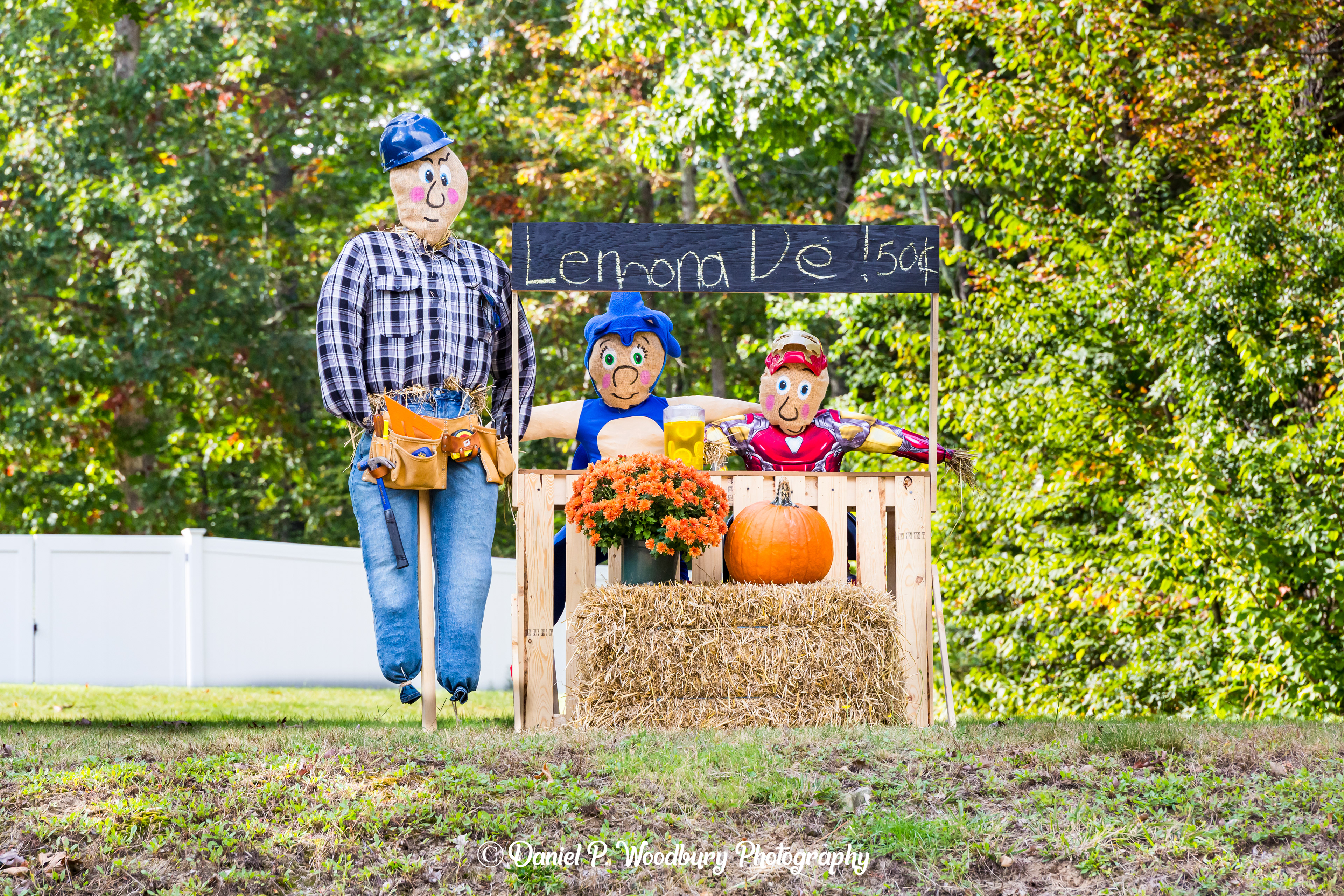 Lemonade Sellin' Scarecrows
