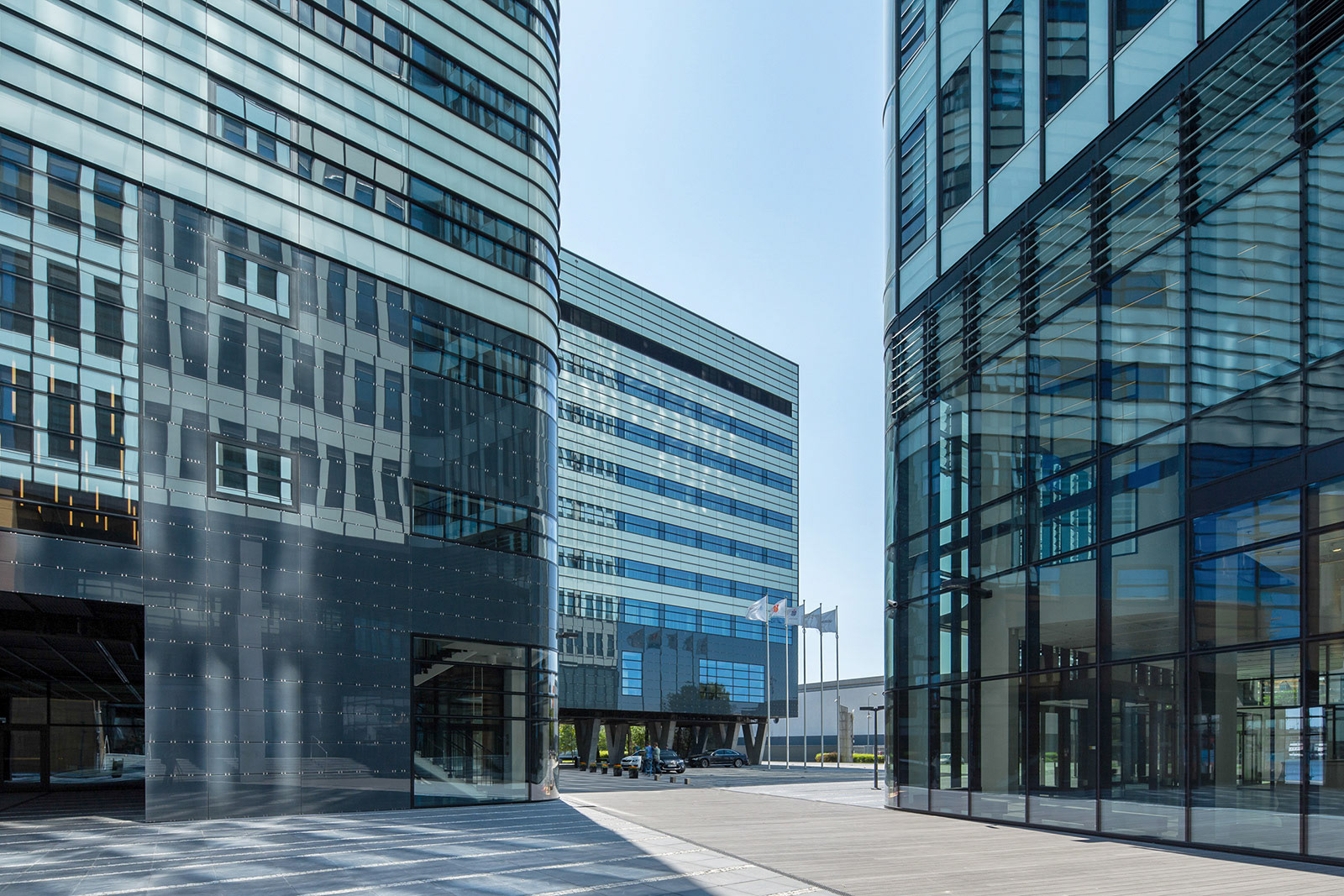 Fotografia architektury kompleksu biurowo-hotelowego Waterfront w Gdyni.