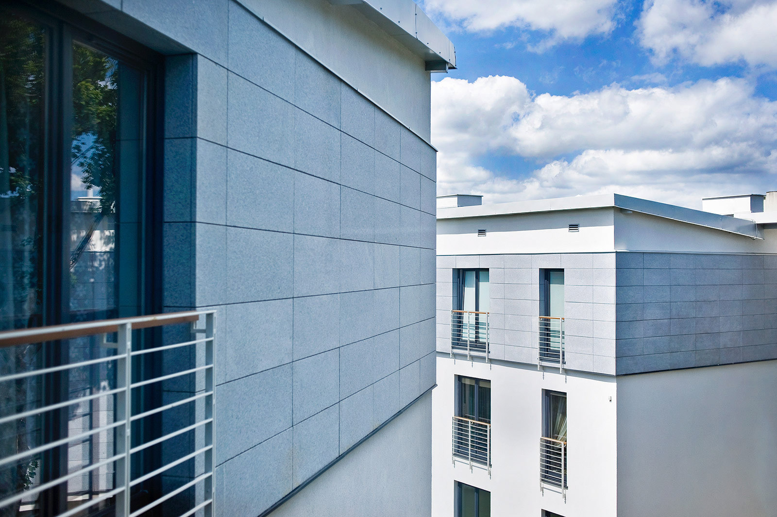 Fotografie architektury budynków mieszkalnych i użyteczności publicznej dla biura architektonicznego.