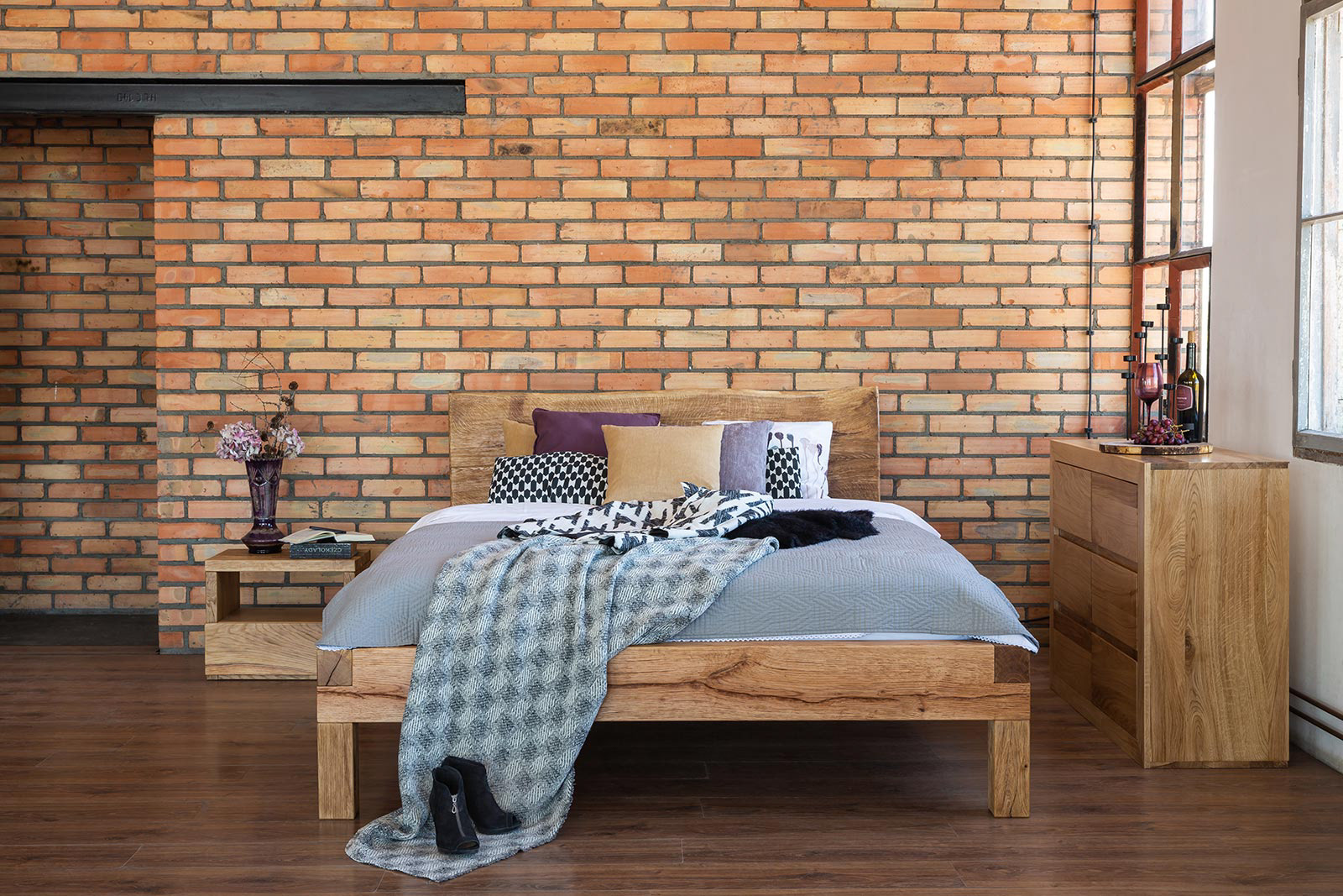 Sesja meblowa w Gdańsku na terenie wnętrz Stoczni Gdańskiej.