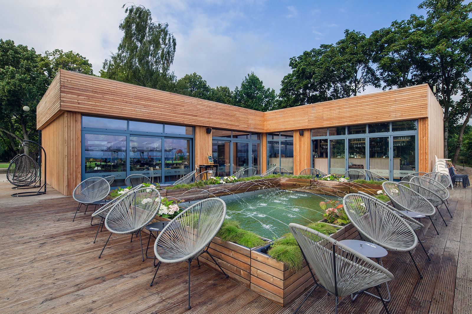 Zdjęcia budynku restauracji M15 mieszczącej się w Sopocie wykonane dla pracowni architektonicznej.