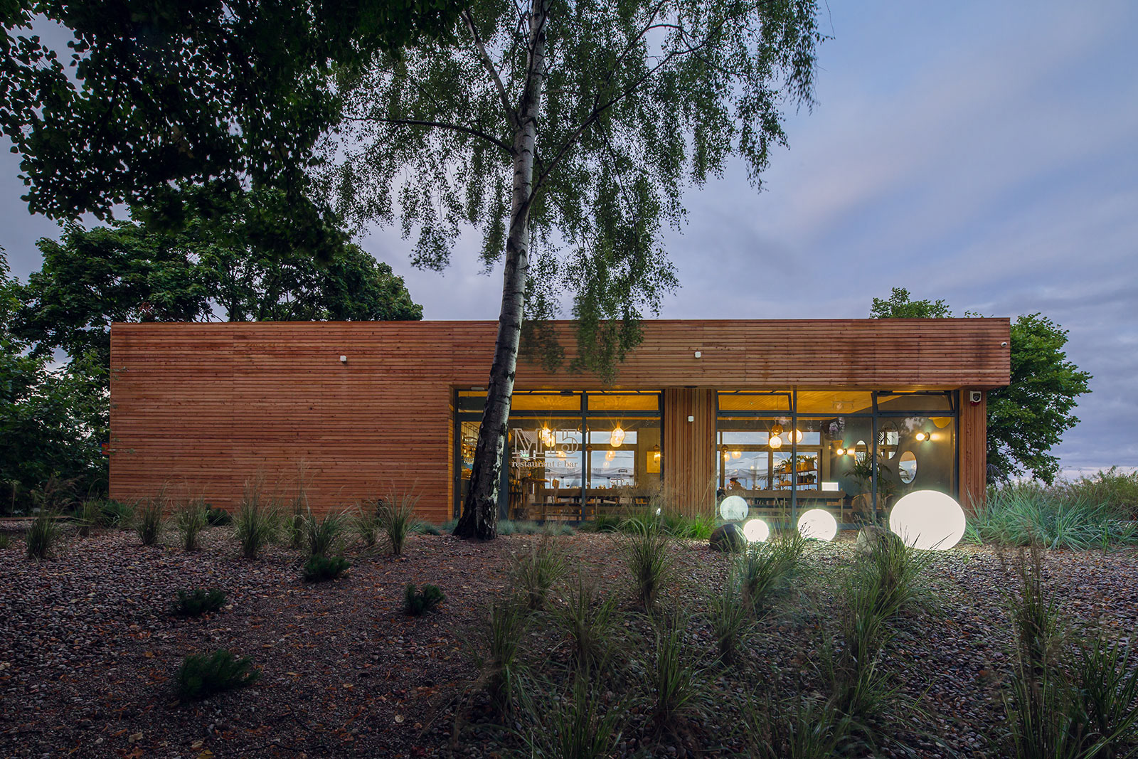 Zdjęcia budynku restauracji M15 mieszczącej się w Sopocie wykonane dla pracowni architektonicznej.