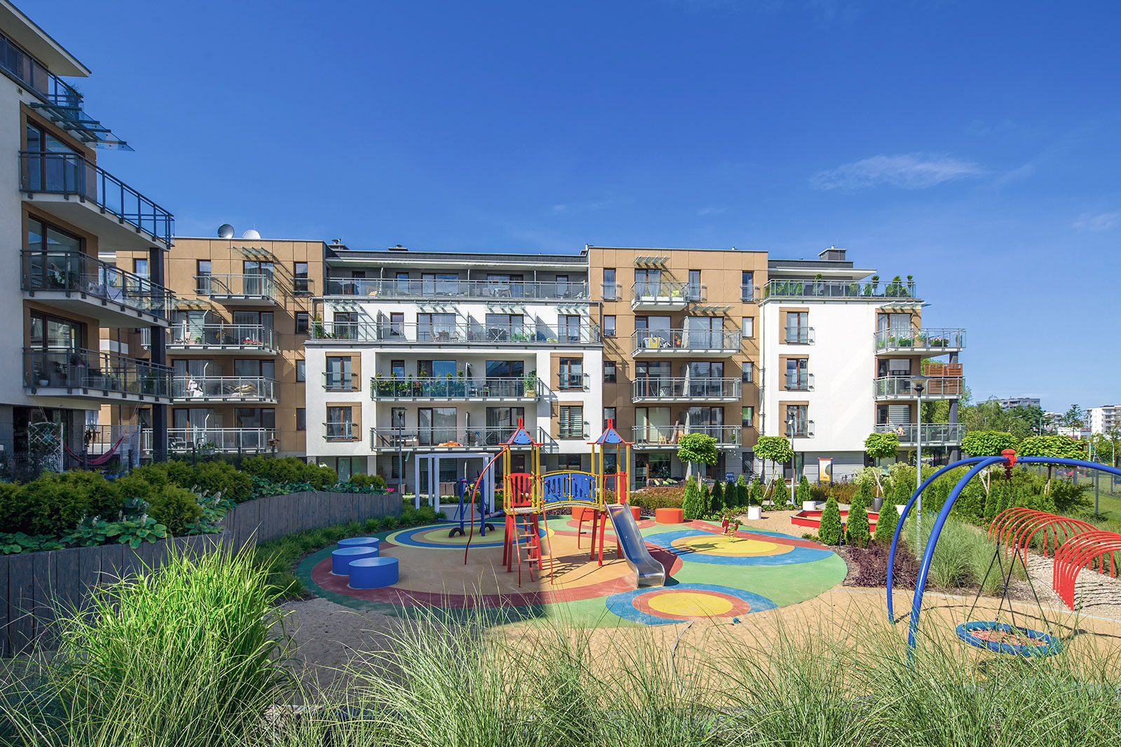 Kompleksowe sesje zdjęciowe trzech osiedli mieszkaniowych Alfa Park w Gdańsku wykonane dla dewelopera.