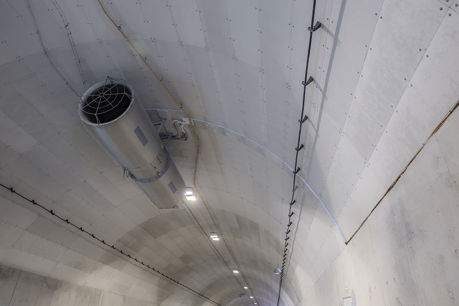 Sesja zdjęciowa zabezpieczeń przeciwpożarowych znajdujących się w Tunelu pod Martwą Wisłą w Gdańsku. 