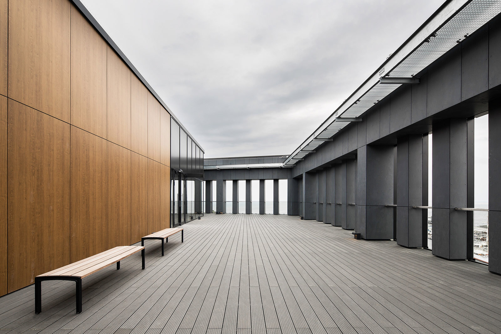 Fotografia architektury kompleksu biurowo-hotelowego Waterfront w Gdyni.