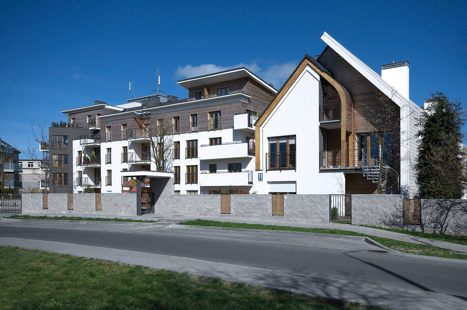 Fotografie architektury budynków mieszkalnych i użyteczności publicznej dla biura architektonicznego.