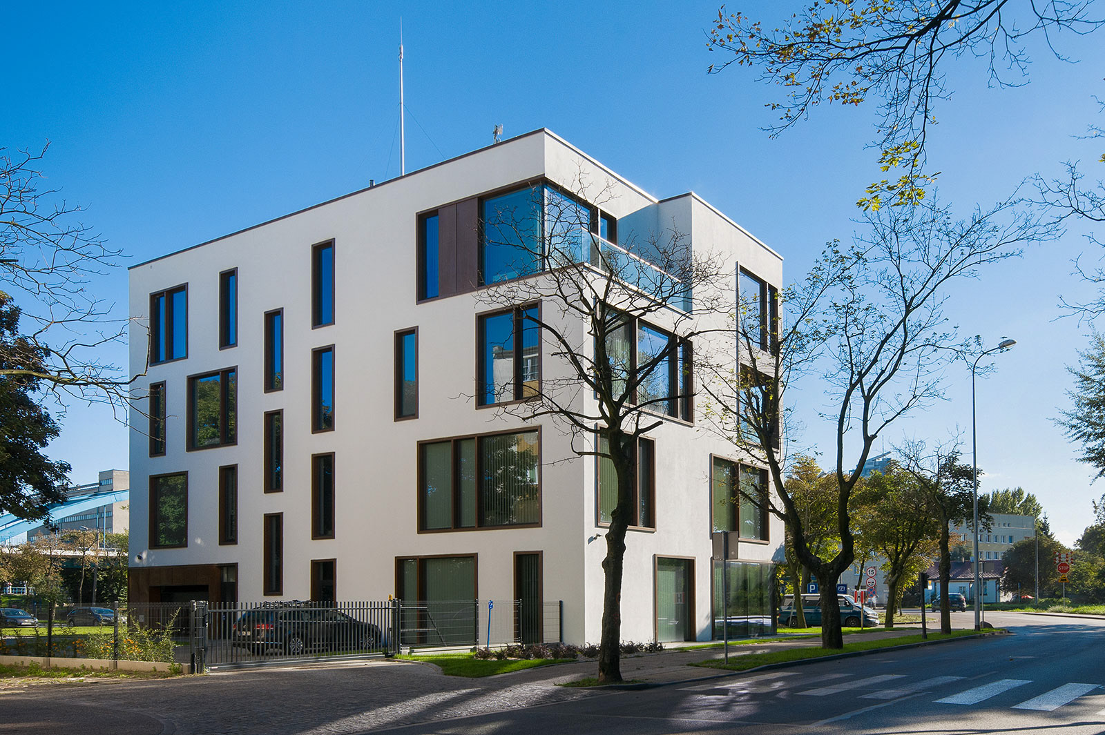 Sesja zdjęciowa budynku biurowego – Stacja Pilotowa Gdynia dla Nanu Pracownia Architektoniczna.