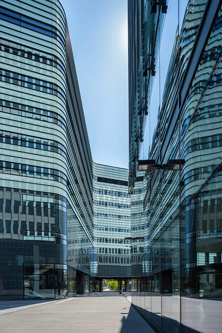 Fotografia architektury i wnętrz kompleksu biurowo-hotelowego Waterfront w Gdyni.