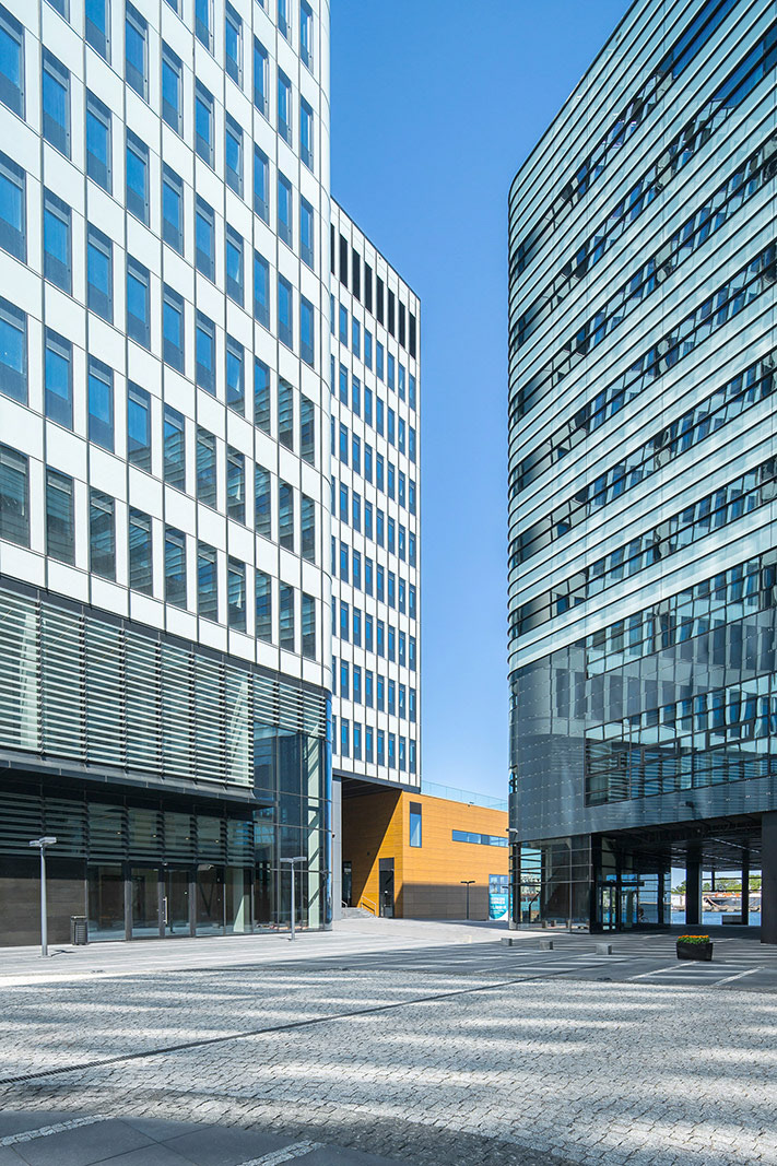 Fotografia architektury i wnętrz kompleksu biurowo-hotelowego Waterfront w Gdyni.