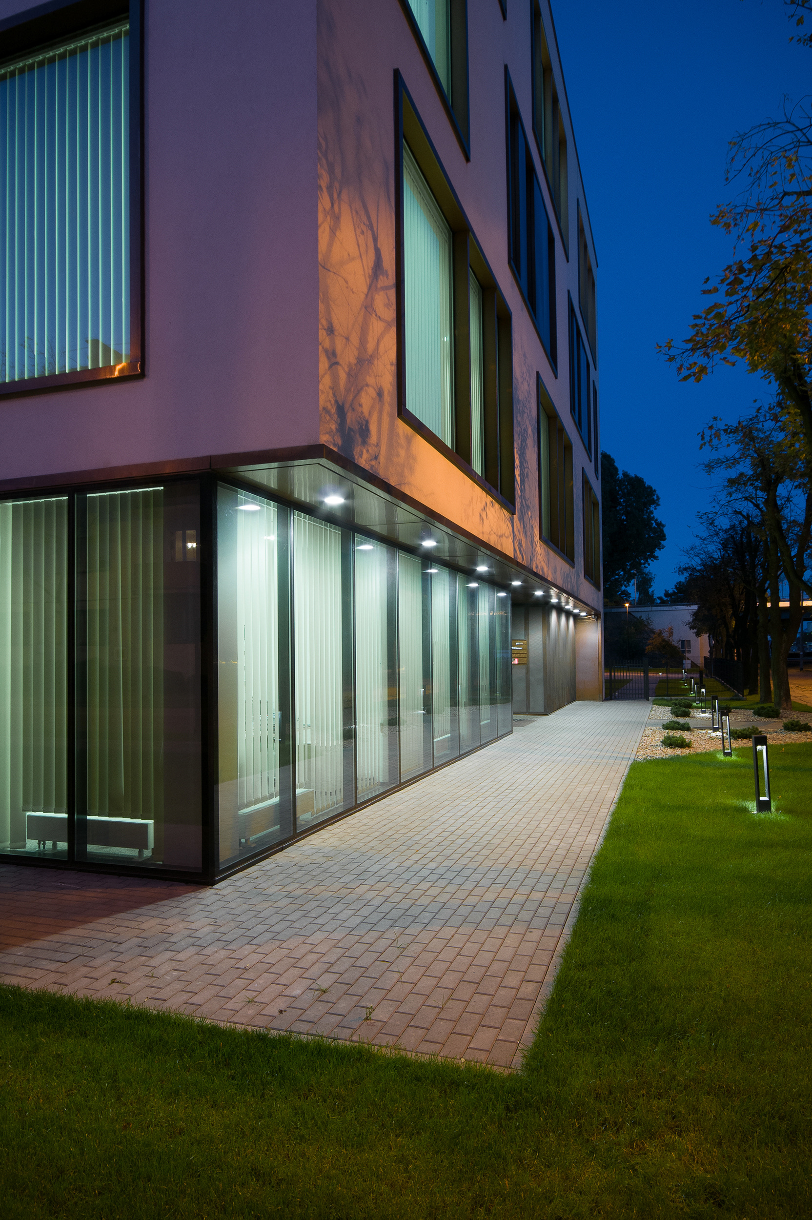 Sesja zdjęciowa budynku biurowego – Stacja Pilotowa Gdynia dla Nanu Pracownia Architektoniczna.