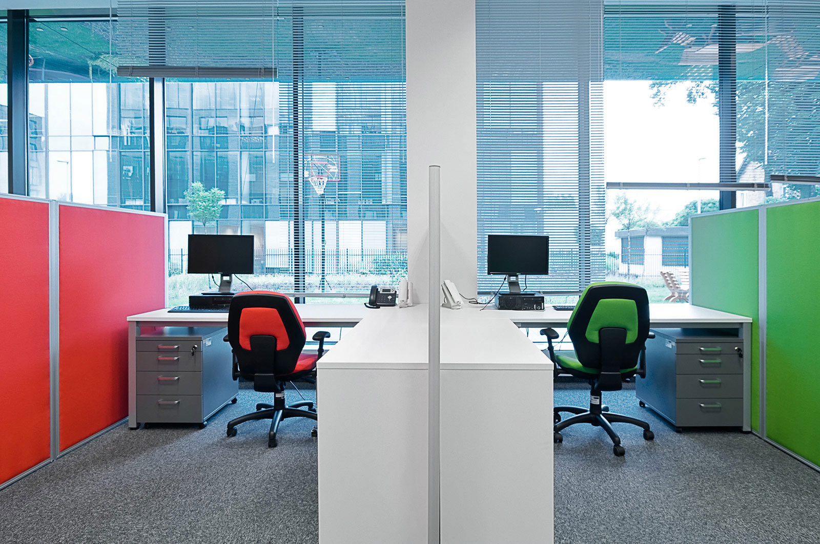 Sesja fotograficzna mebli biurowych w obiekcie referencyjnym – Gdańskim Inkubatorze Przedsiębiorczości STARTER dla producenta mebli.