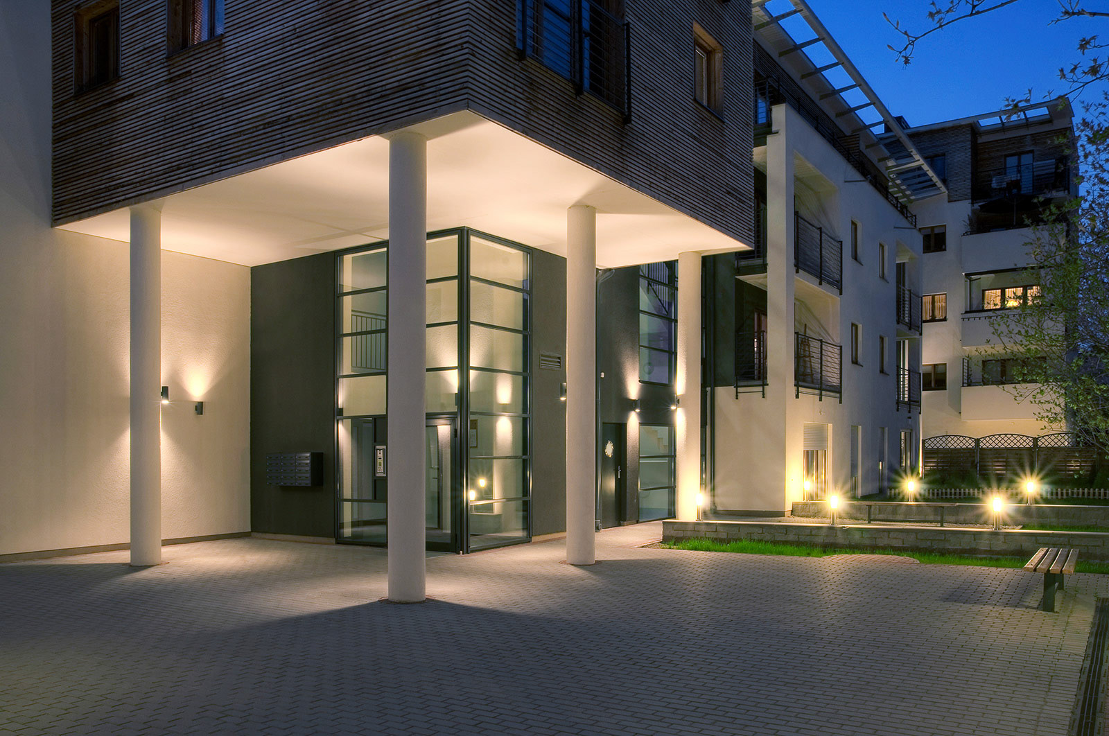 Fotografie architektury budynków mieszkalnych i użyteczności publicznej dla biura architektonicznego.