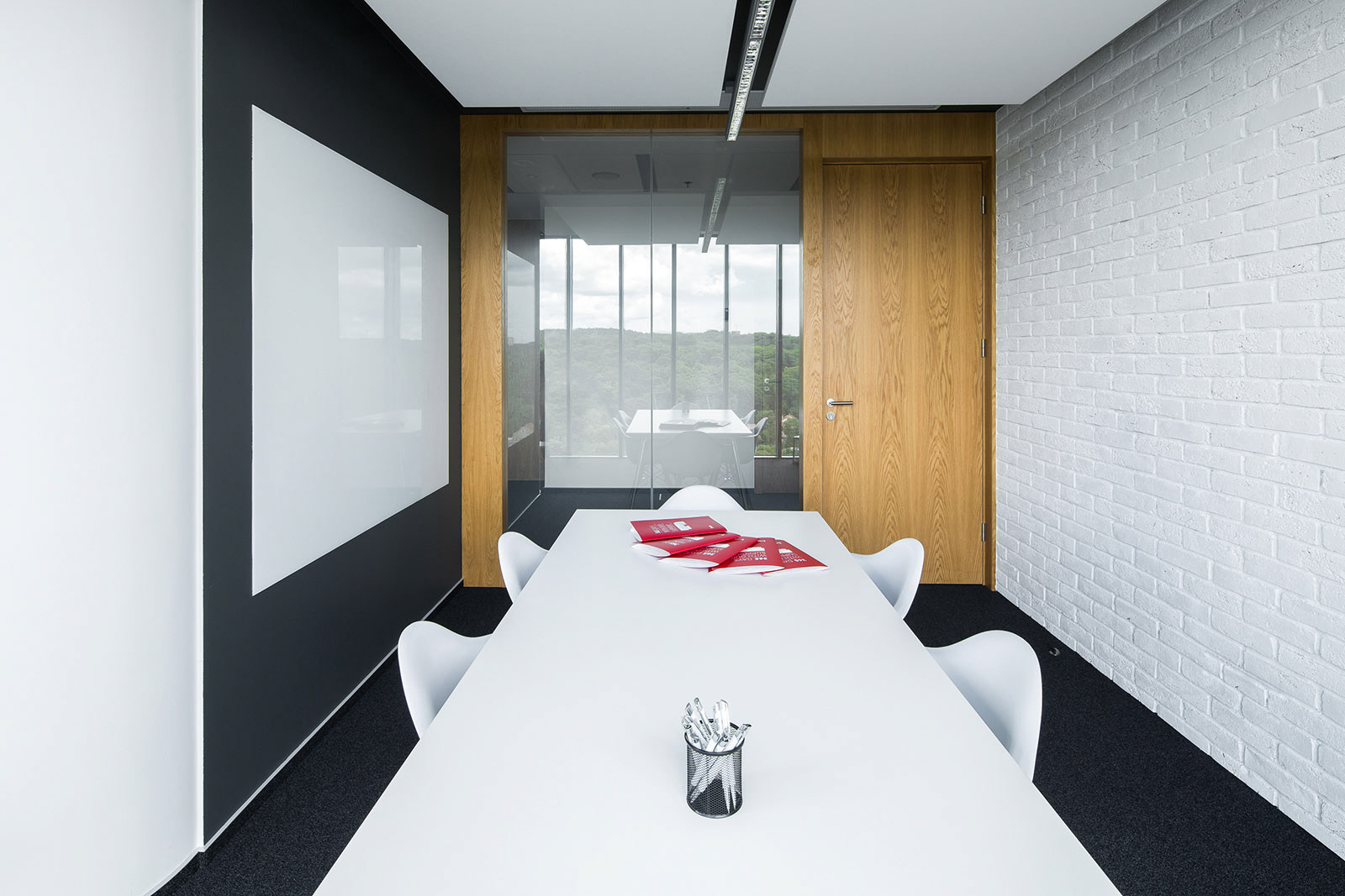 Fotografie wnętrz pomieszczeń biurowych Adar Office w Centrum Biurowym Neptun w Gdańsku.