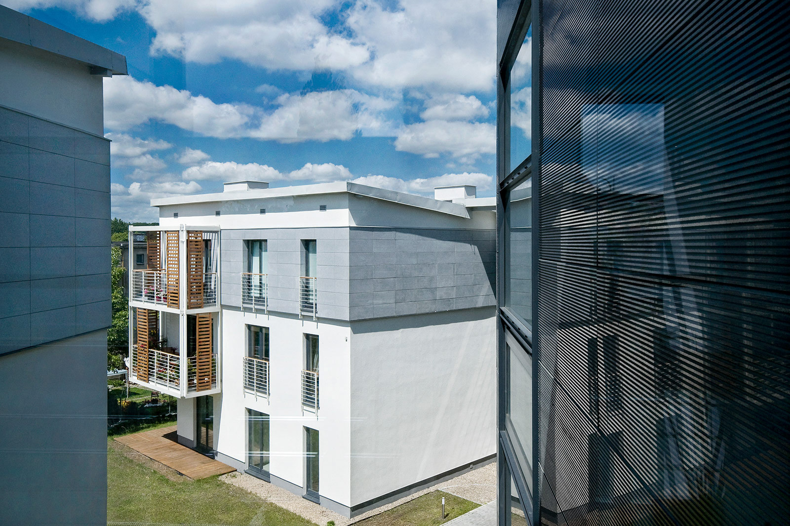 Fotografie architektury budynków mieszkalnych i użyteczności publicznej dla biura architektonicznego.