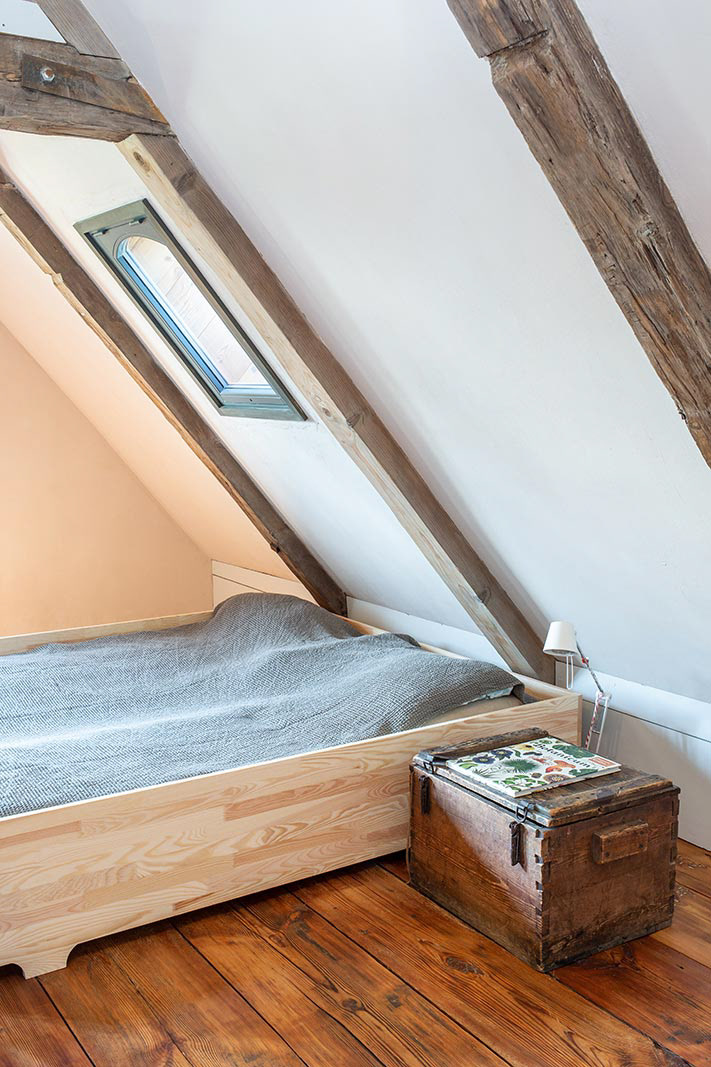 Sesja fotograficzna domu podcieniowego na Żuławach dla właścicieli pracowni MICA Design.