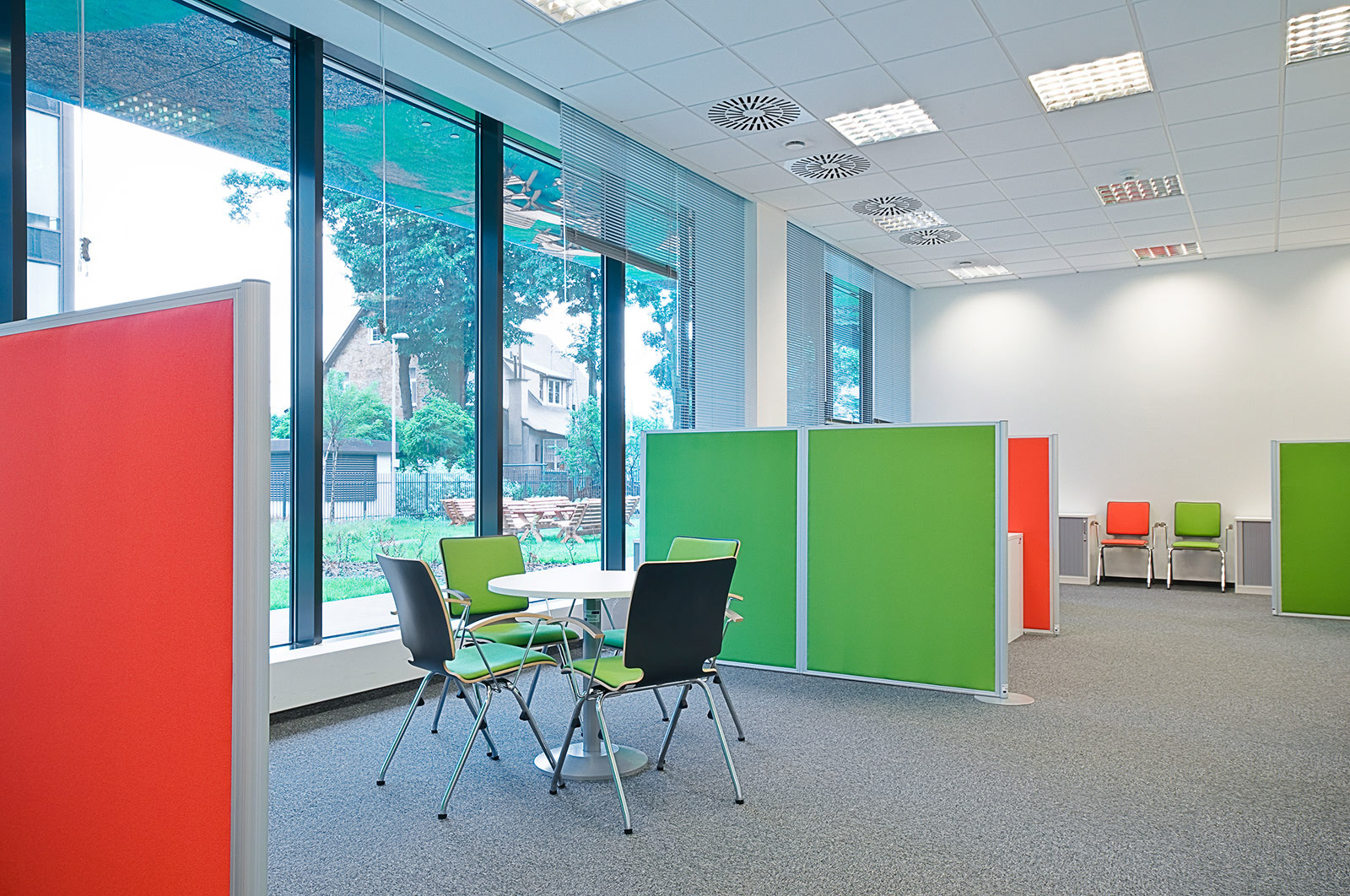 Sesja fotograficzna mebli biurowych w obiekcie referencyjnym – Gdańskim Inkubatorze Przedsiębiorczości STARTER dla producenta mebli.