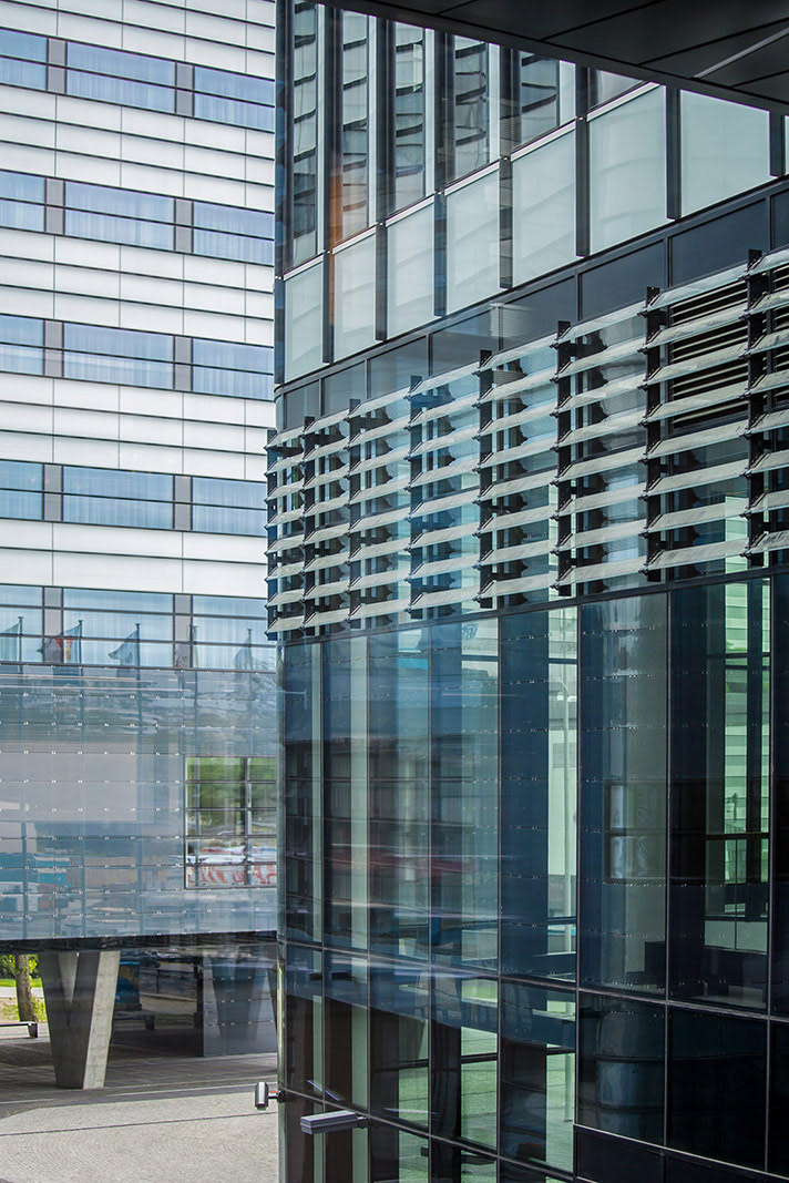 Fotografia architektury i wnętrz kompleksu biurowo-hotelowego Waterfront w Gdyni.