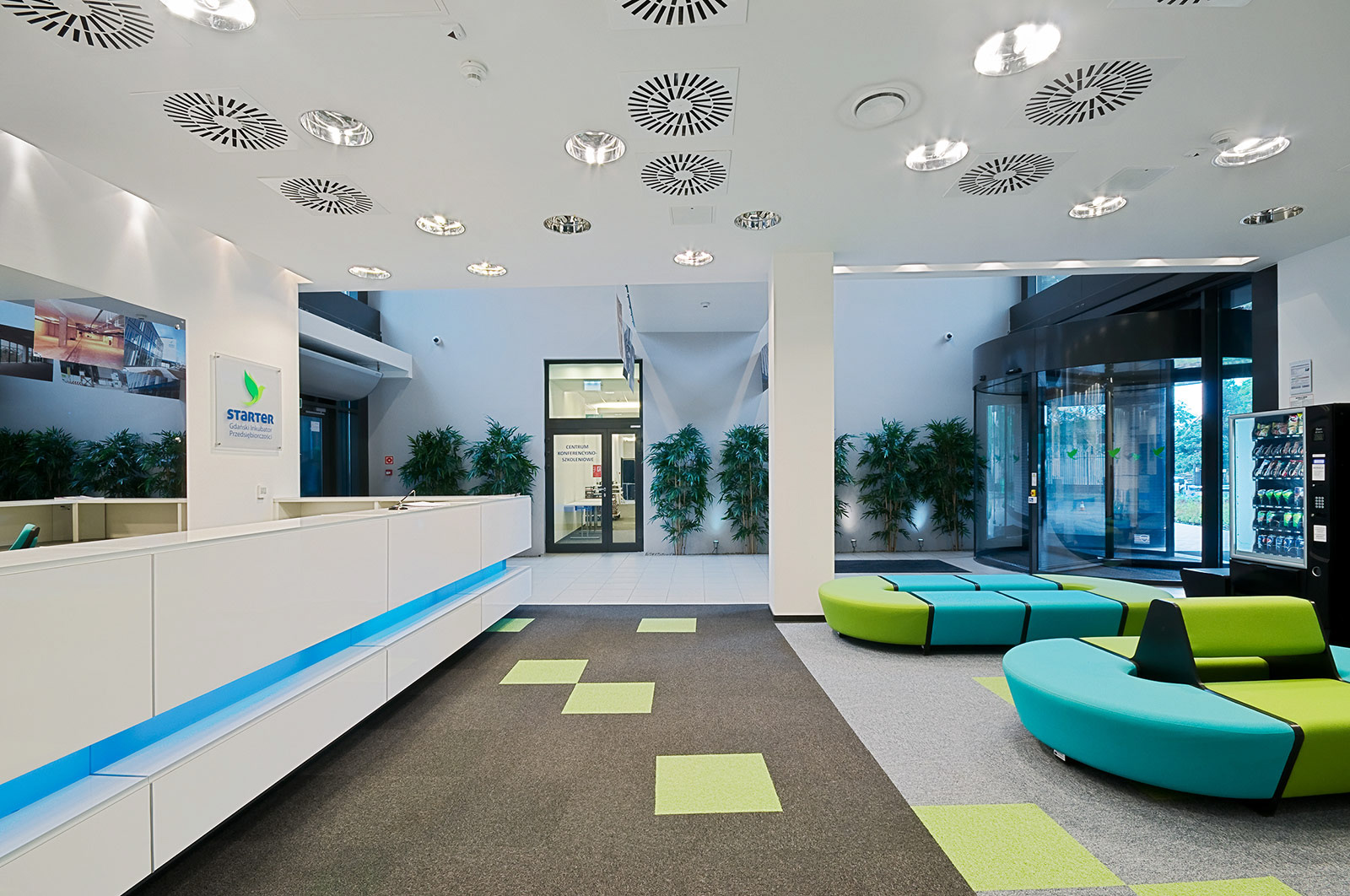 Sesja fotograficzna mebli biurowych w obiekcie referencyjnym – Gdańskim Inkubatorze Przedsiębiorczości STARTER dla producenta mebli.