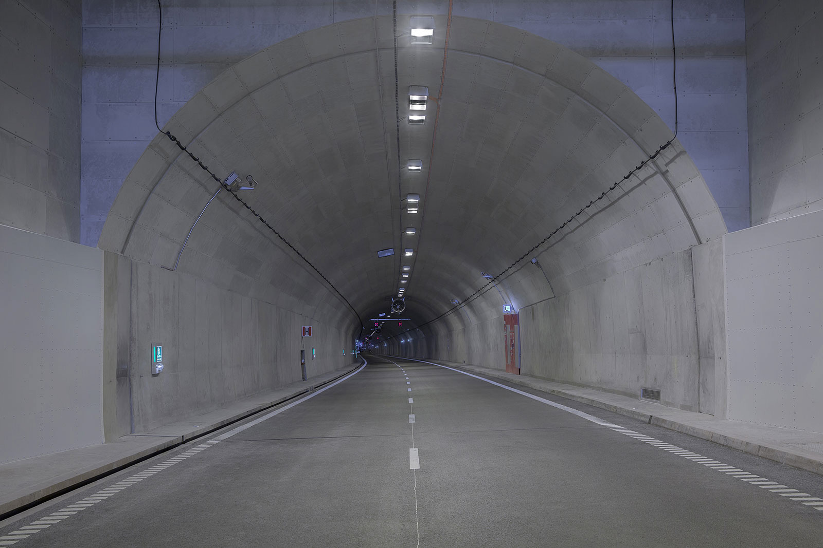 Sesja zdjęciowa zabezpieczeń przeciwpożarowych znajdujących się w Tunelu pod Martwą Wisłą w Gdańsku. 