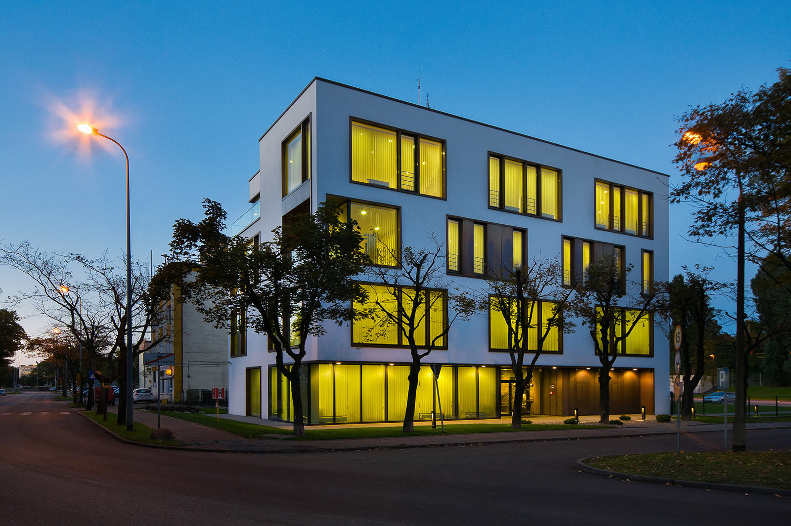 Sesja zdjęciowa budynku biurowego – Stacja Pilotowa Gdynia dla Nanu Pracownia Architektoniczna.