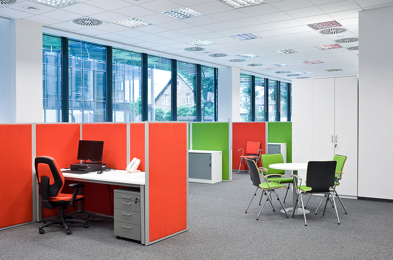 Sesja fotograficzna mebli biurowych w obiekcie referencyjnym – Gdańskim Inkubatorze Przedsiębiorczości STARTER dla producenta mebli.