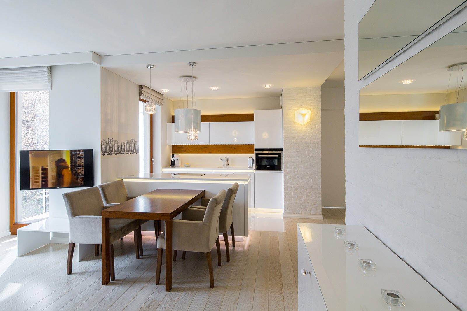 Zdjęcia wnętrz apartamentu na wynajem mieszczącego się w budynku Aquarius w Sopocie.