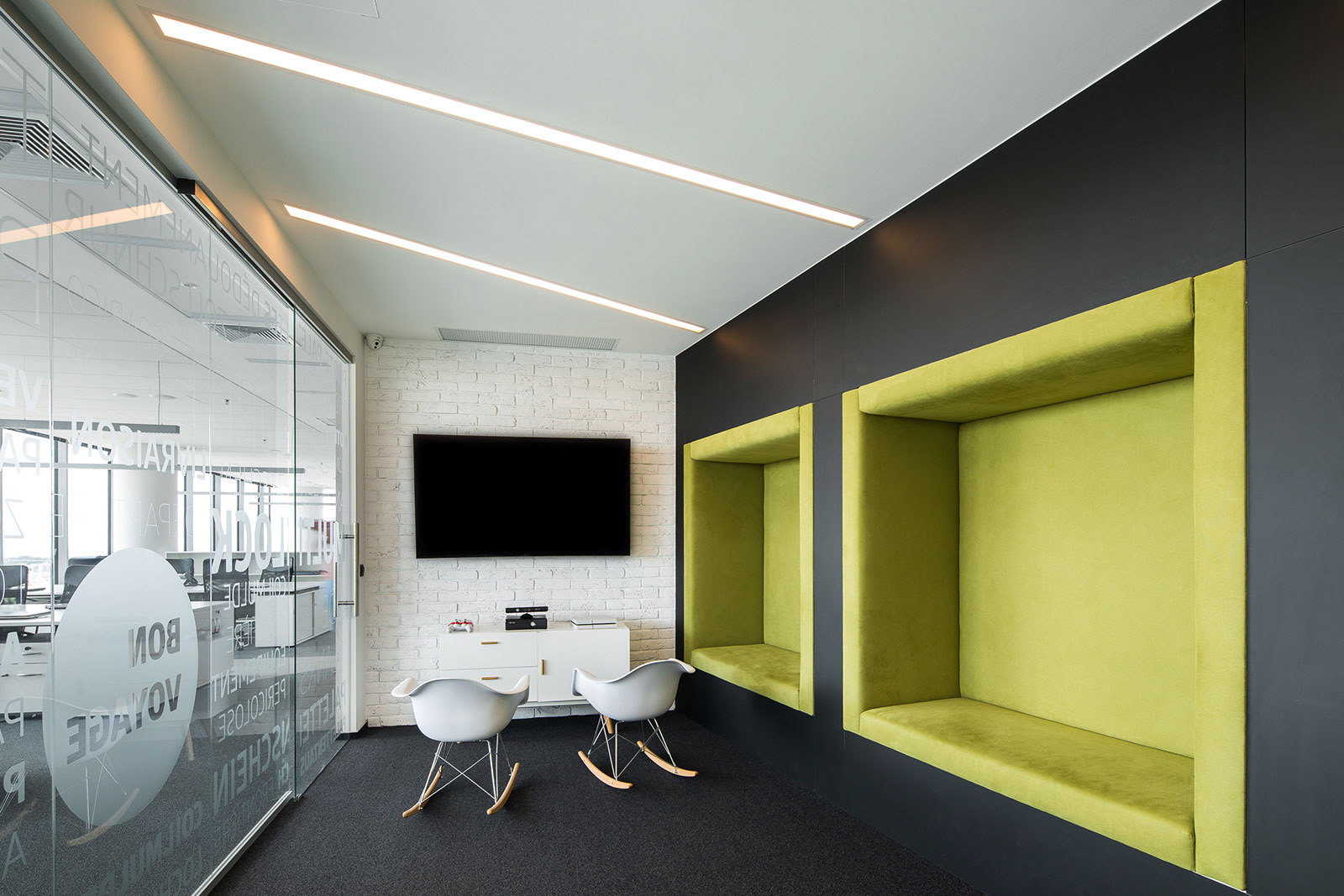 Fotografie wnętrz pomieszczeń biurowych Adar Office w Centrum Biurowym Neptun w Gdańsku.