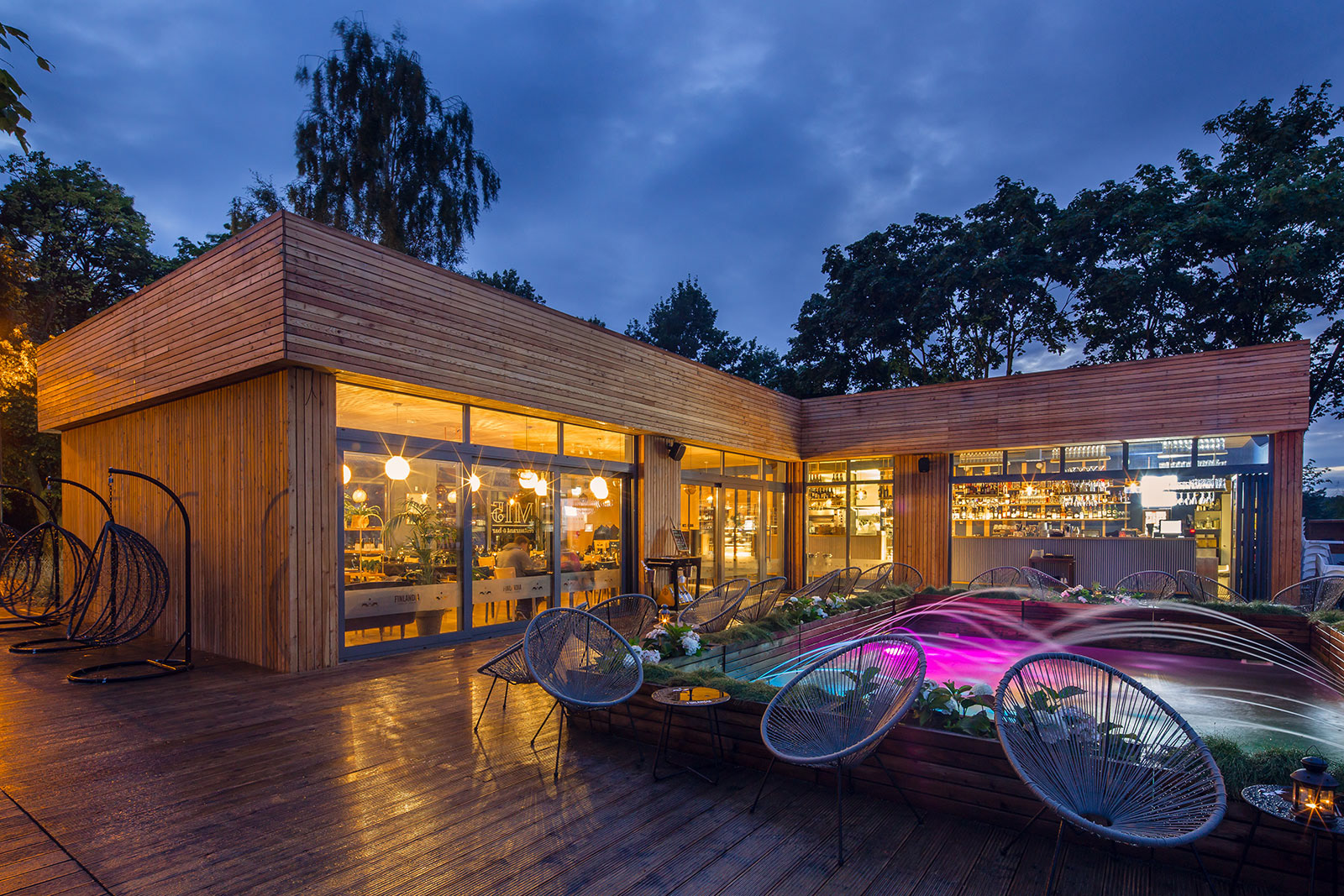 Zdjęcia budynku restauracji M15 mieszczącej się w Sopocie wykonane dla pracowni architektonicznej.