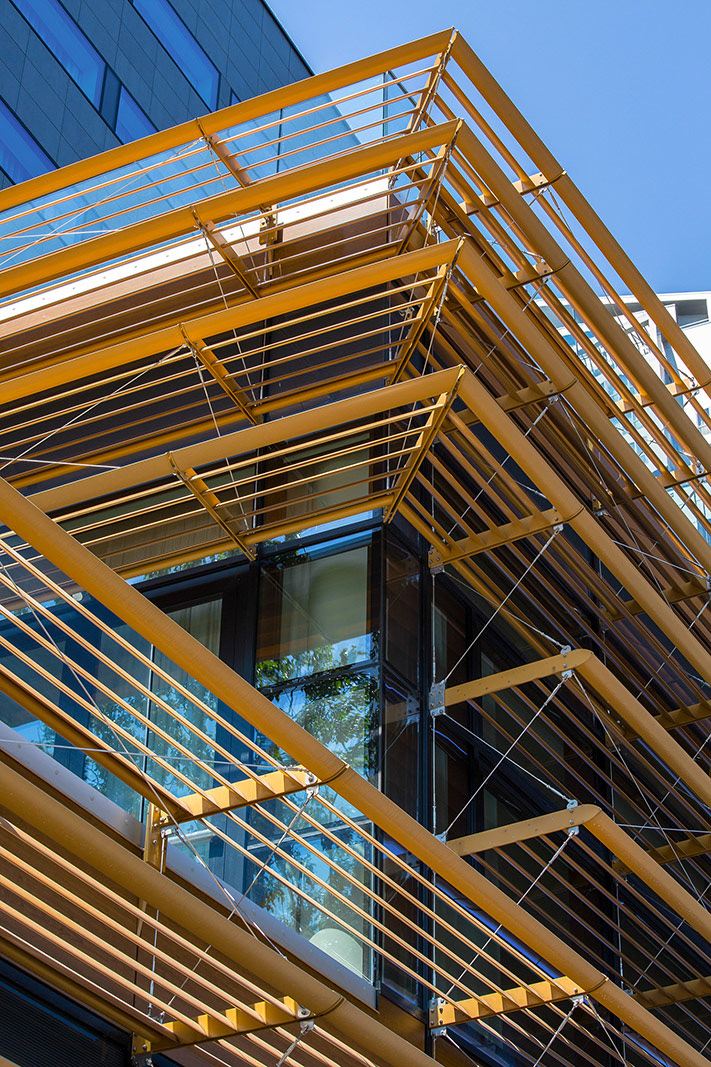 Fotografia architektury kompleksu biurowo-hotelowego Waterfront w Gdyni.