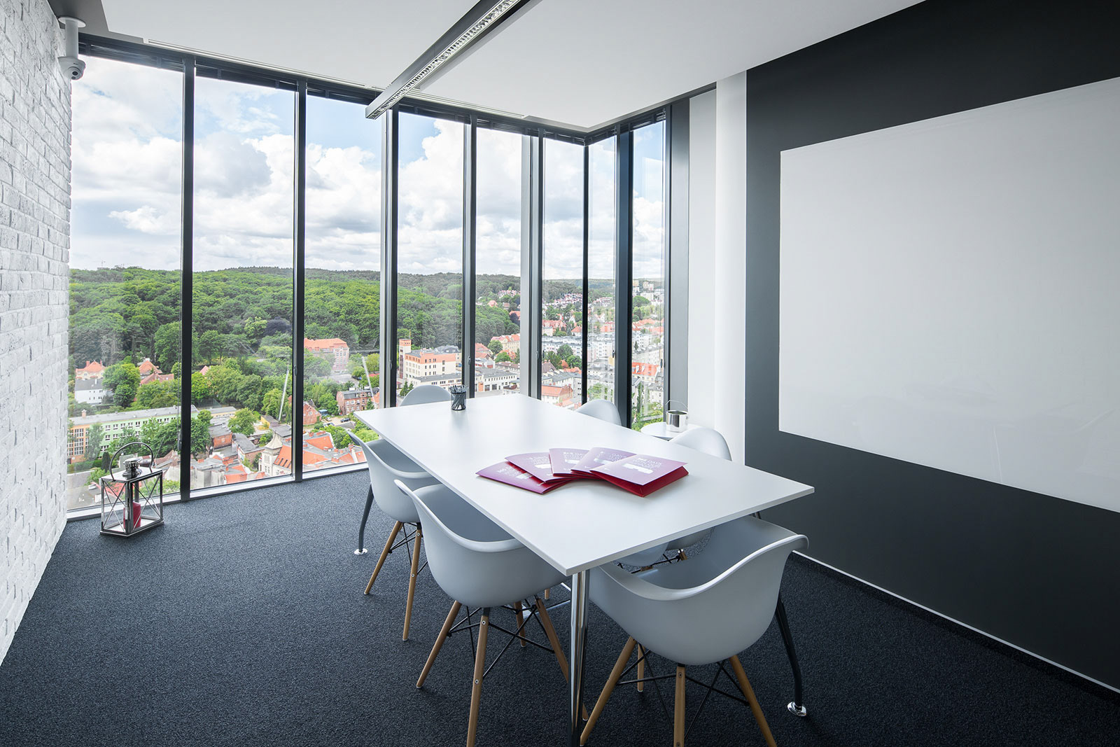 Fotografie wnętrz pomieszczeń biurowych Adar Office w Centrum Biurowym Neptun w Gdańsku.