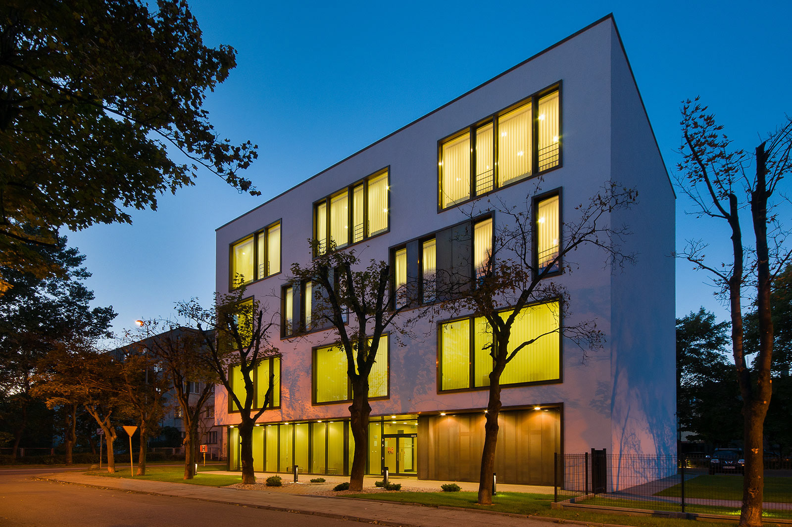 Sesja zdjęciowa budynku biurowego – Stacja Pilotowa Gdynia dla Nanu Pracownia Architektoniczna.