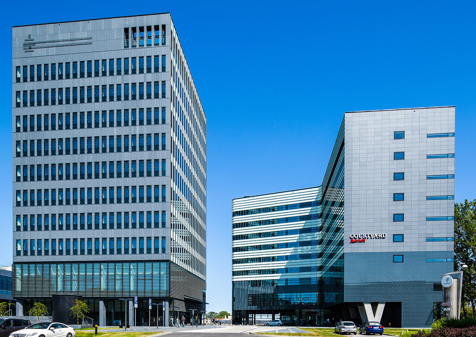 Fotografia architektury kompleksu biurowo-hotelowego Waterfront w Gdyni.