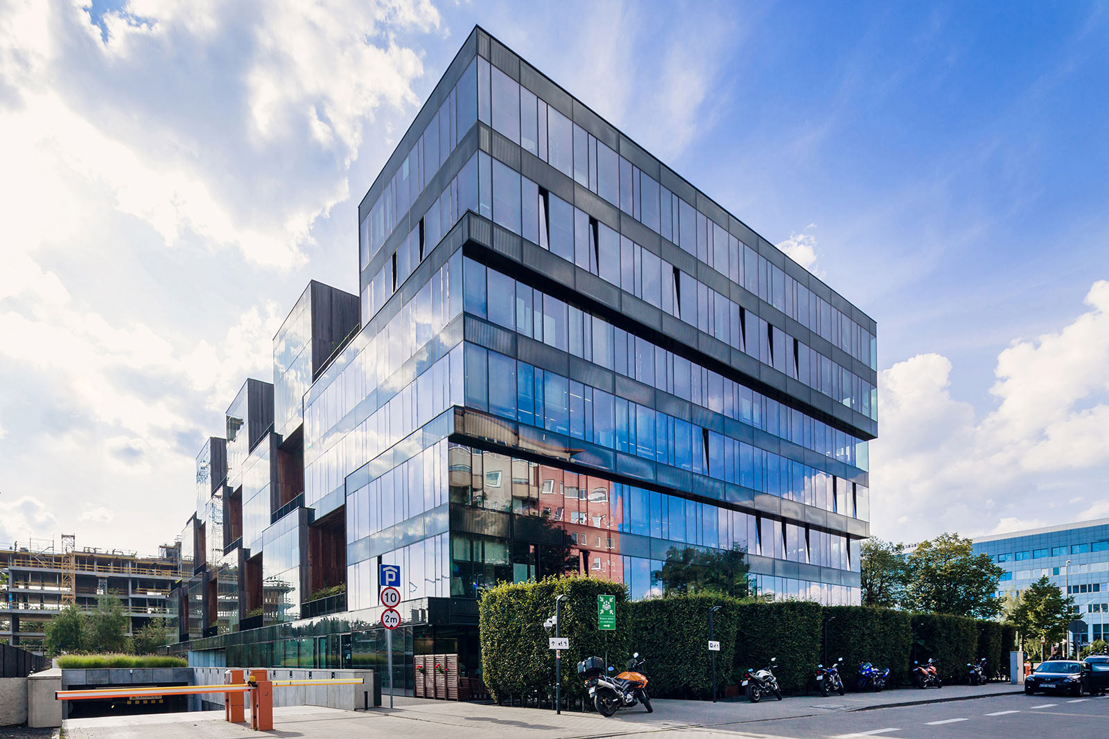 Zdjęcia architektury obiektu biurowego Pixel w Poznaniu.