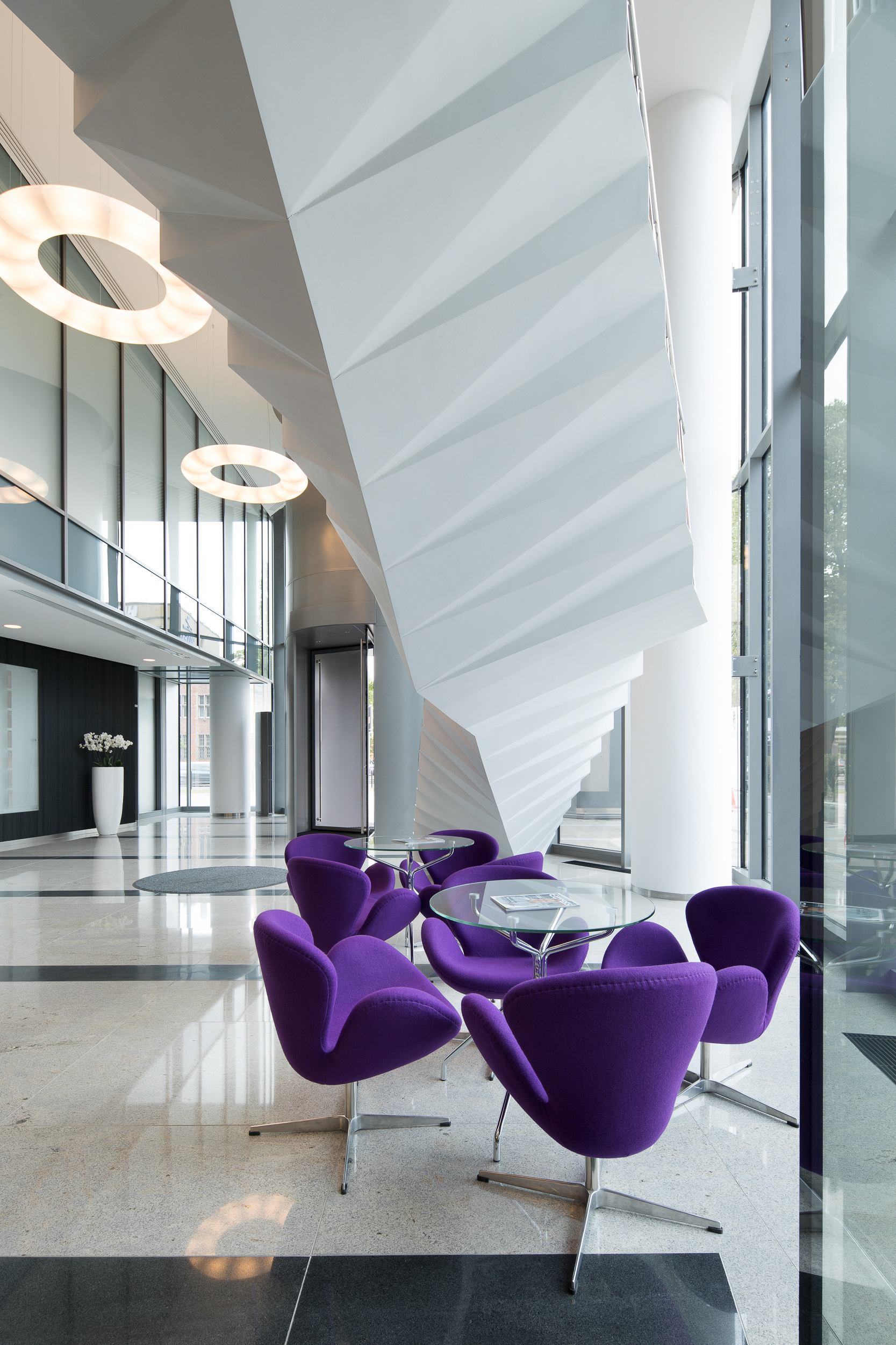 Sesja zdjęciowa obejmująca wykonanie zdjęć architektury i wnętrz budynku biurowego – Centrum Biurowe Neptun w Gdańsku.