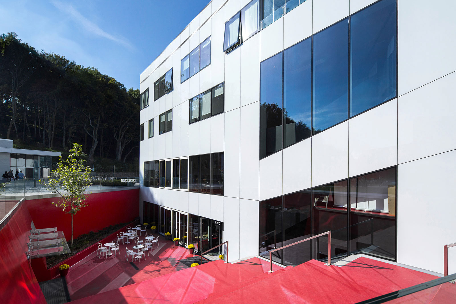 Zdjęcia architektury budynku Gdyńskiego Centrum Filmowego.