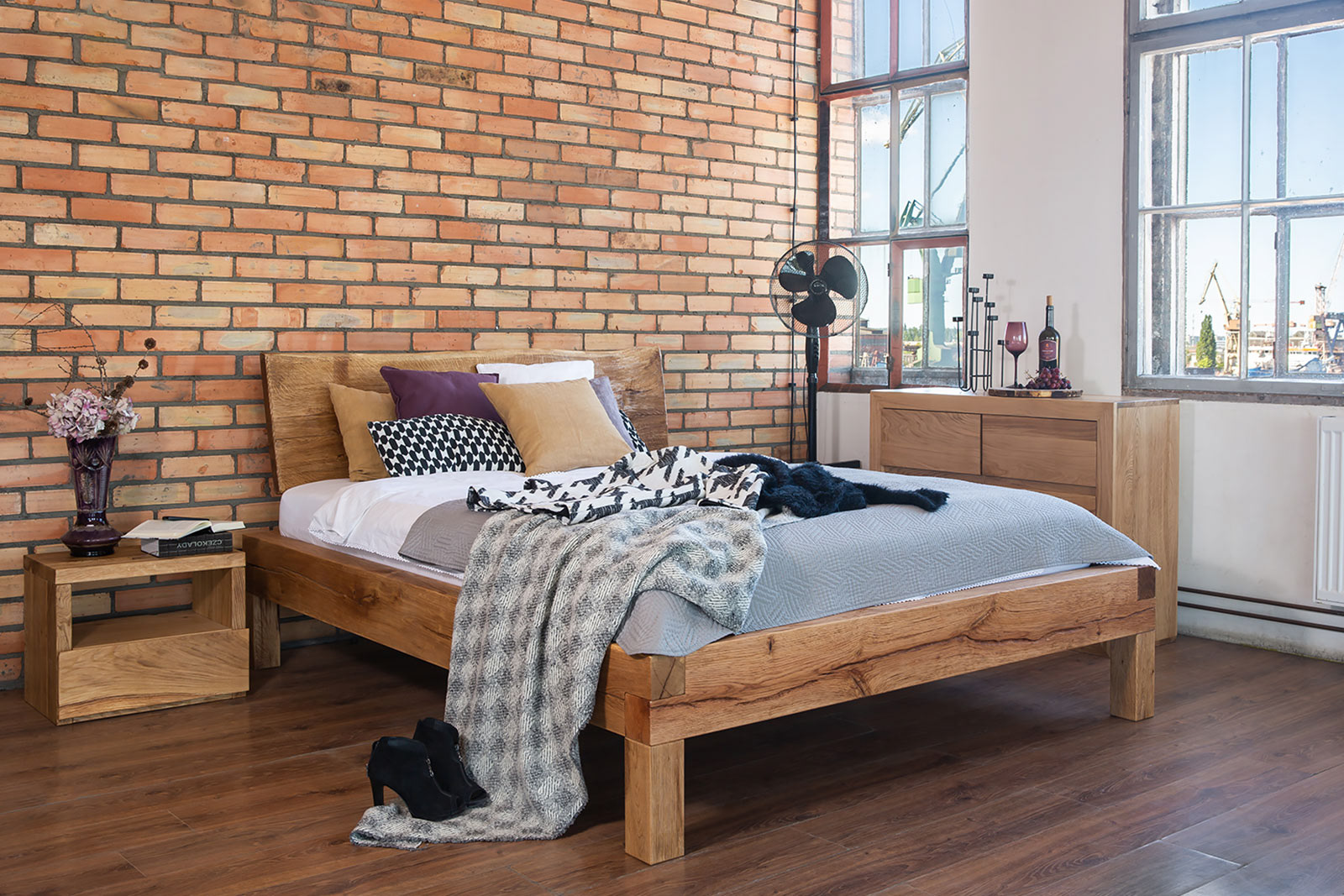 Sesja meblowa w Gdańsku na terenie wnętrz Stoczni Gdańskiej.