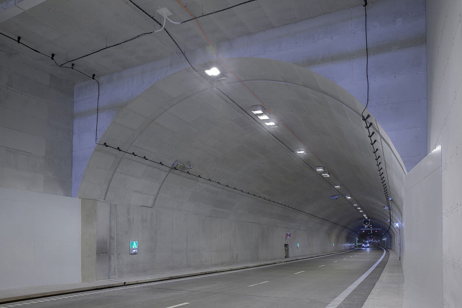 Sesja zdjęciowa zabezpieczeń przeciwpożarowych znajdujących się w Tunelu pod Martwą Wisłą w Gdańsku. 