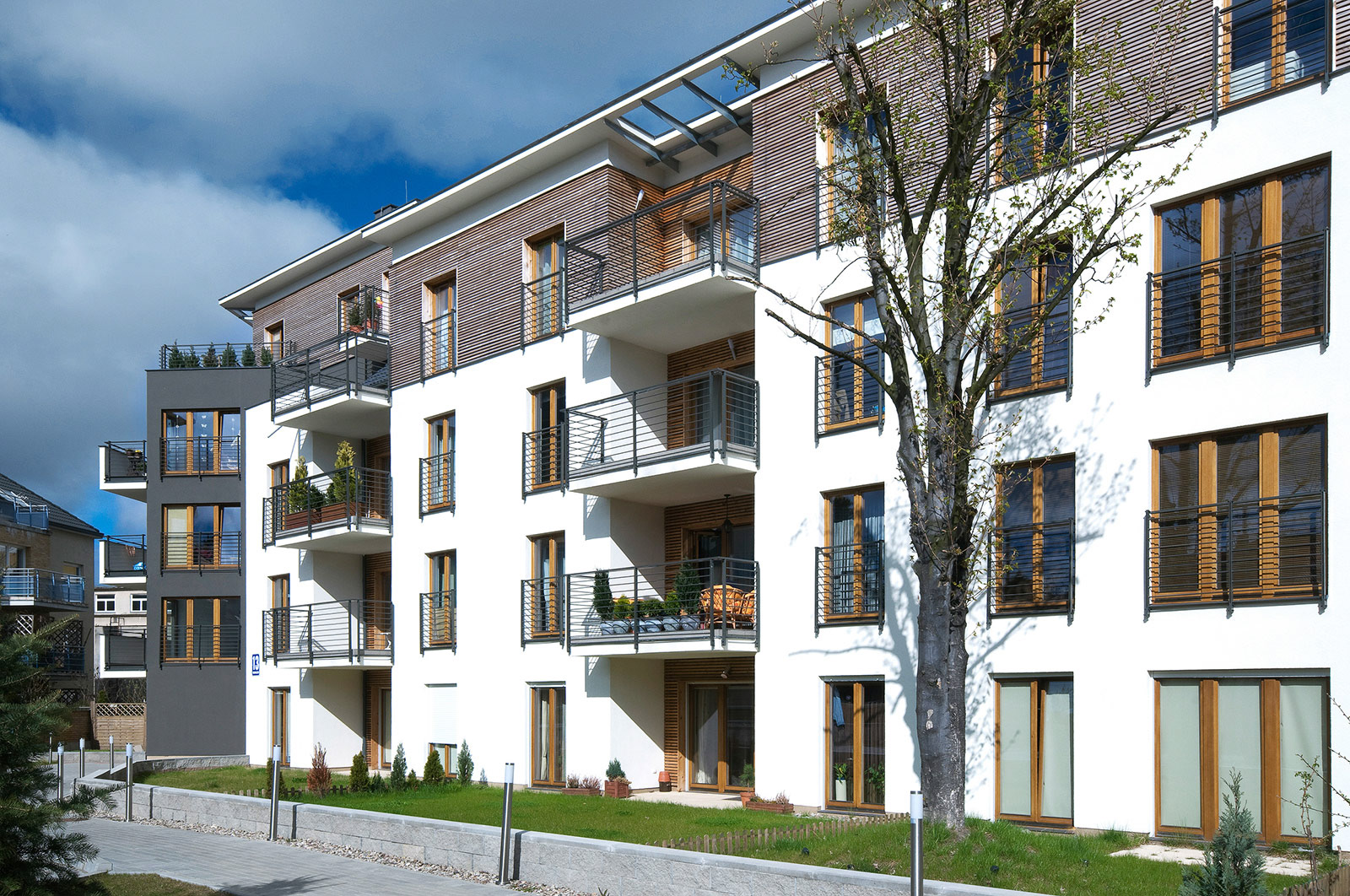 Fotografie architektury budynków mieszkalnych i użyteczności publicznej dla biura architektonicznego.