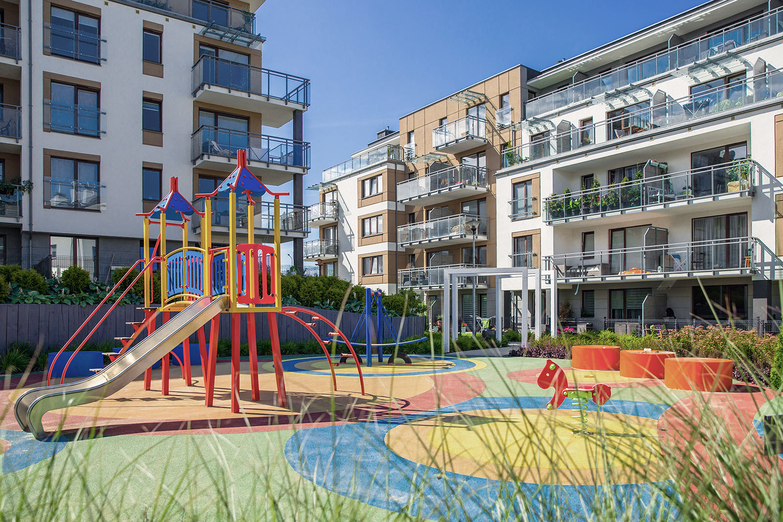 Kompleksowe sesje zdjęciowe trzech osiedli mieszkaniowych Alfa Park w Gdańsku wykonane dla dewelopera.