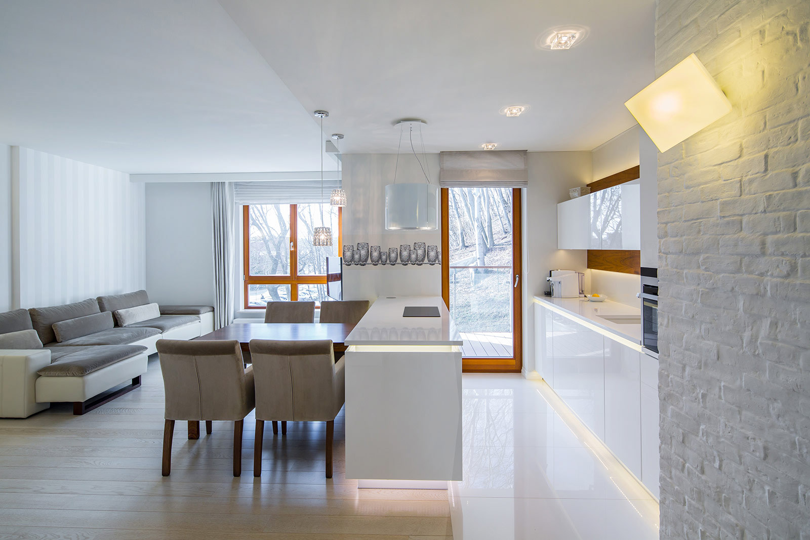 Zdjęcia wnętrz apartamentu na wynajem mieszczącego się w budynku Aquarius w Sopocie.