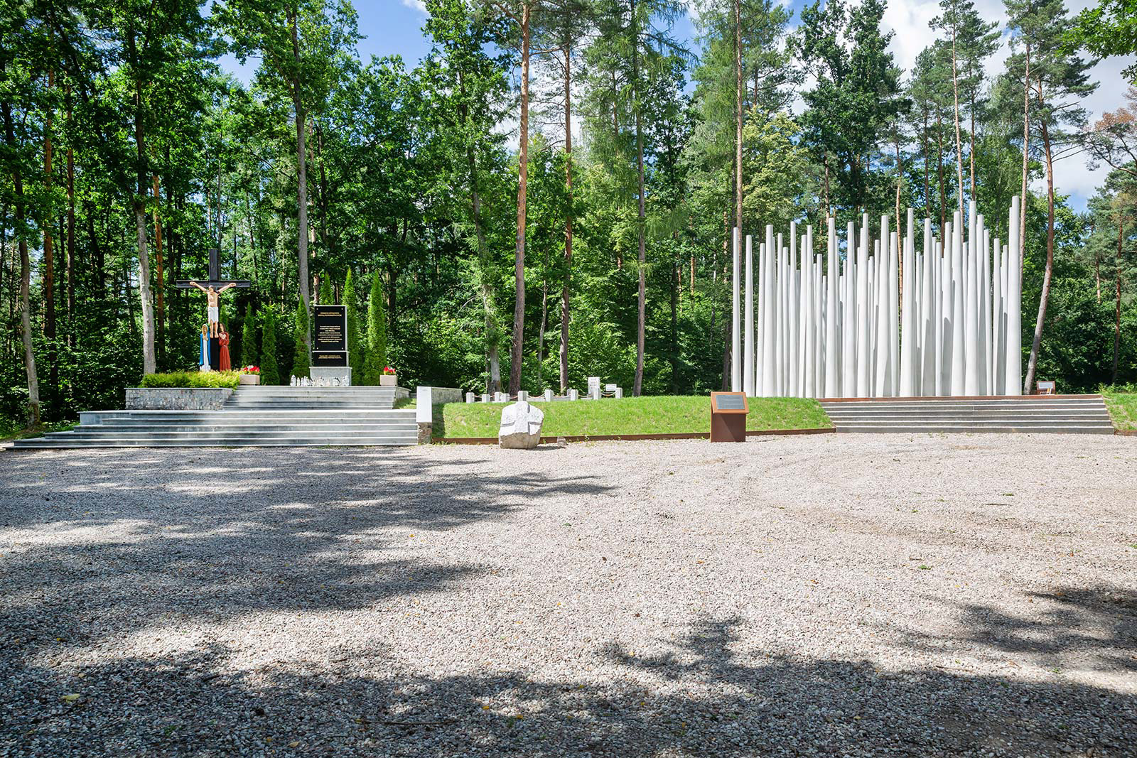 Pomnik w Lesie Szpęgawskim pamięci ofiar zbiorowych egzekucji.