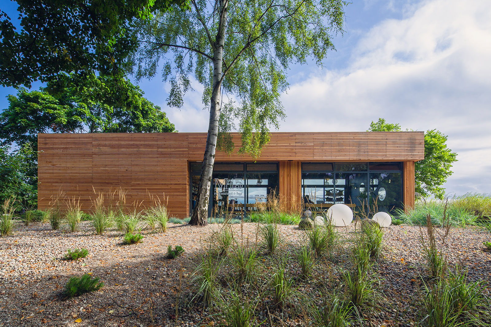 Zdjęcia budynku restauracji M15 mieszczącej się w Sopocie wykonane dla pracowni architektonicznej.