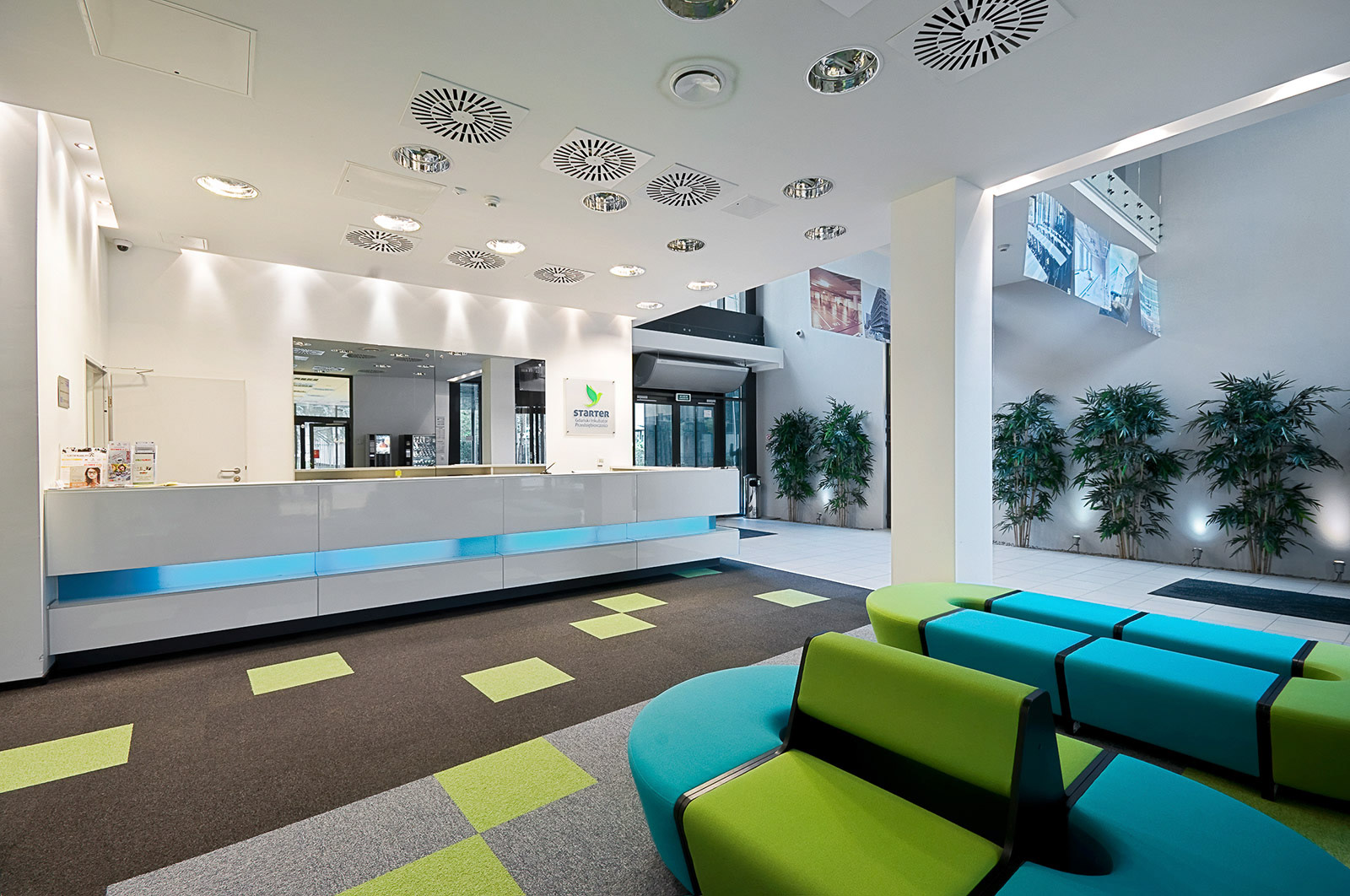 Sesja fotograficzna mebli biurowych w obiekcie referencyjnym – Gdańskim Inkubatorze Przedsiębiorczości STARTER dla producenta mebli.