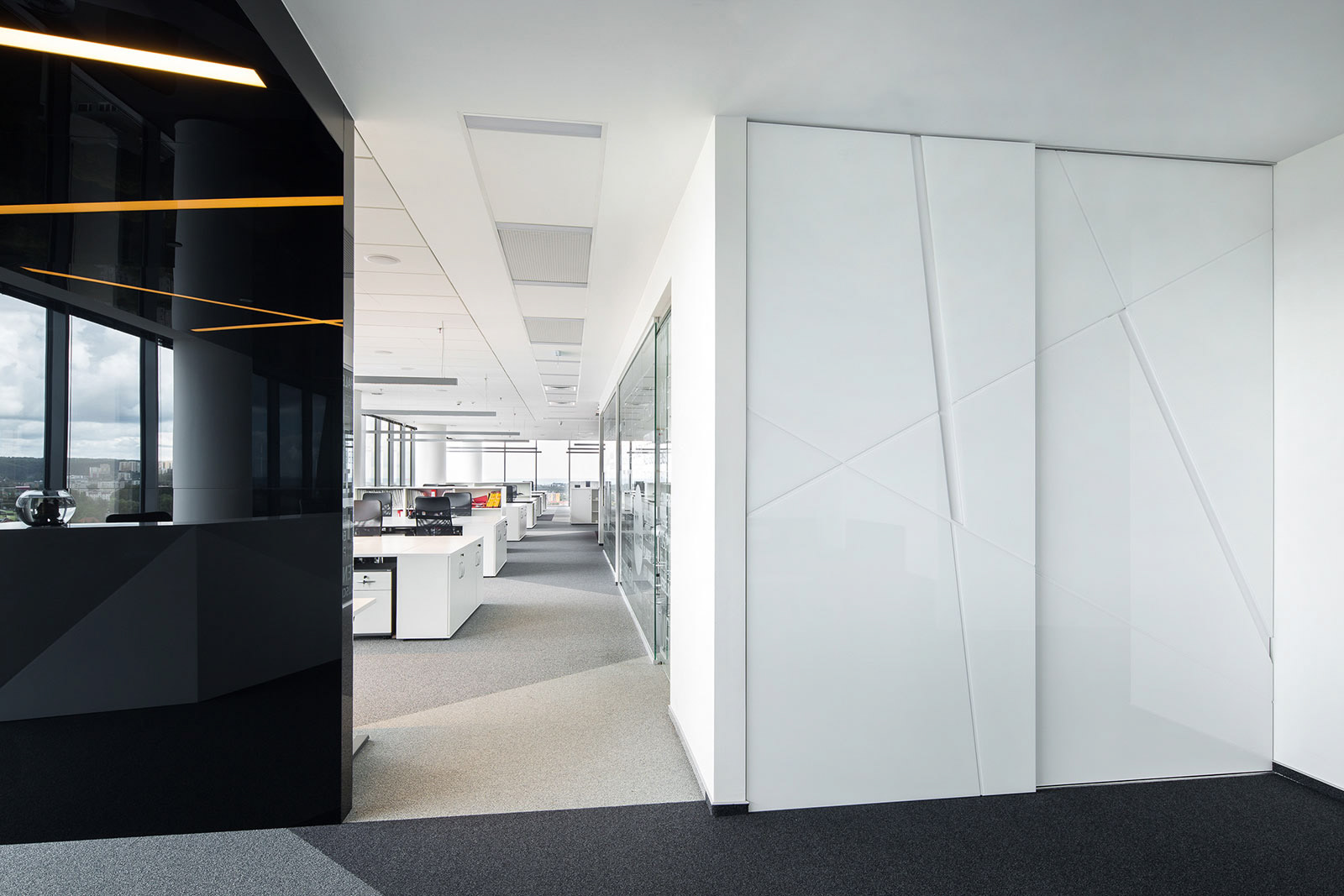 Fotografie wnętrz pomieszczeń biurowych Adar Office w Centrum Biurowym Neptun w Gdańsku.