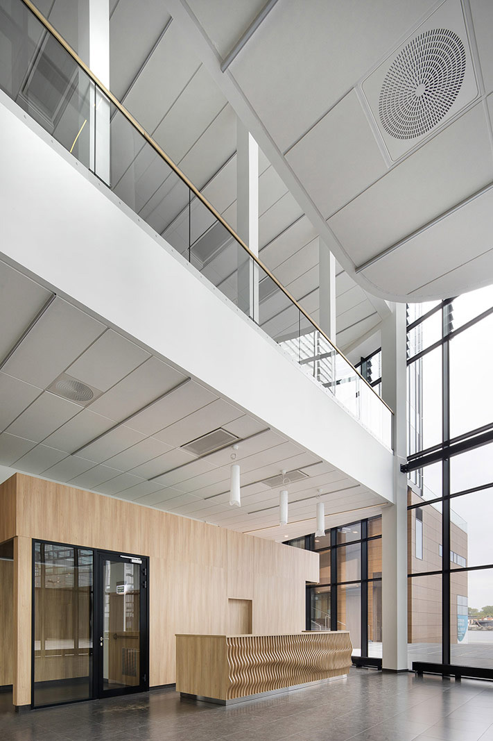 Fotografia architektury i wnętrz kompleksu biurowo-hotelowego Waterfront w Gdyni.