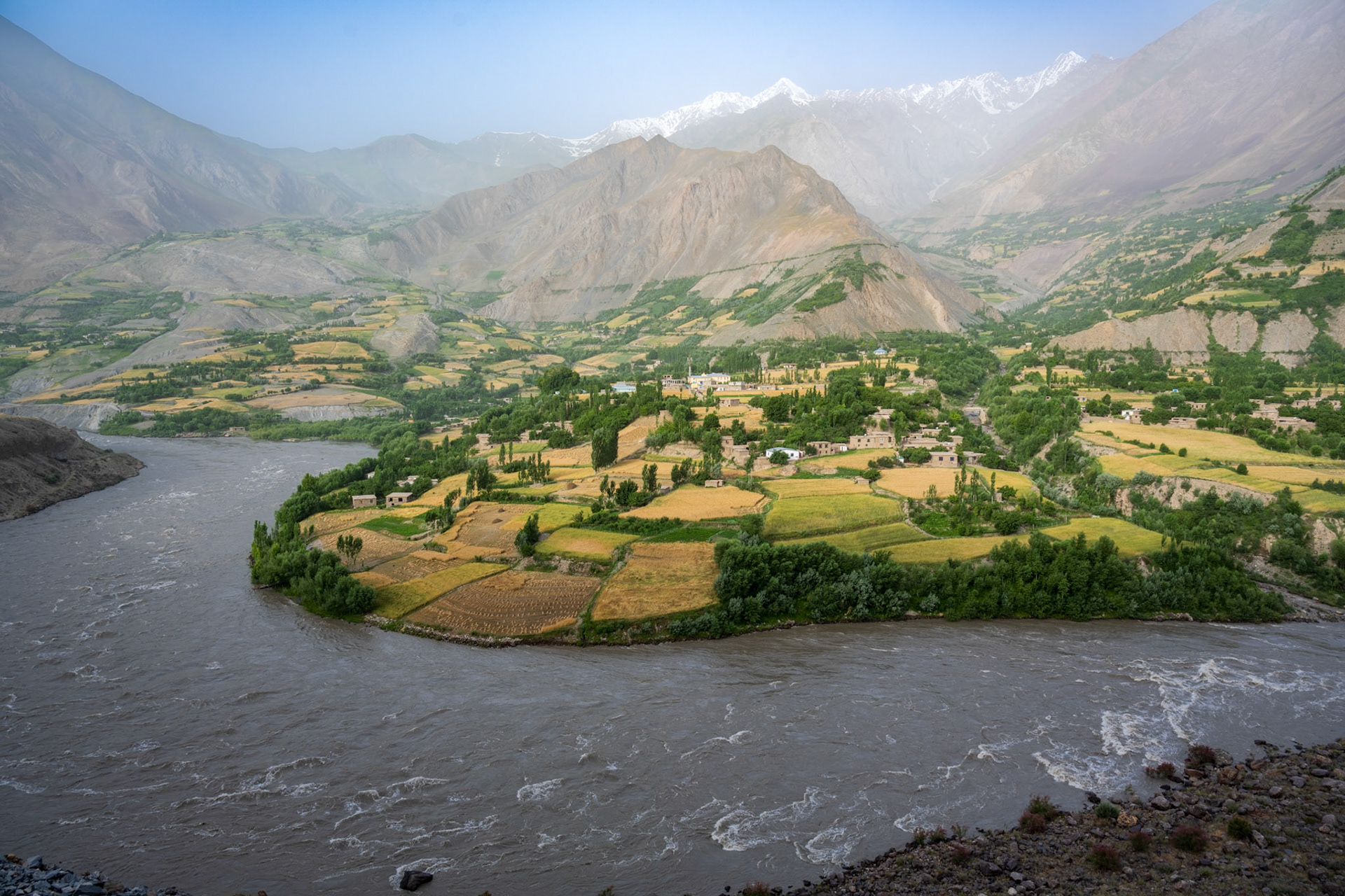 Finally out of traffic and with some beautiful scenery on the Afghan side